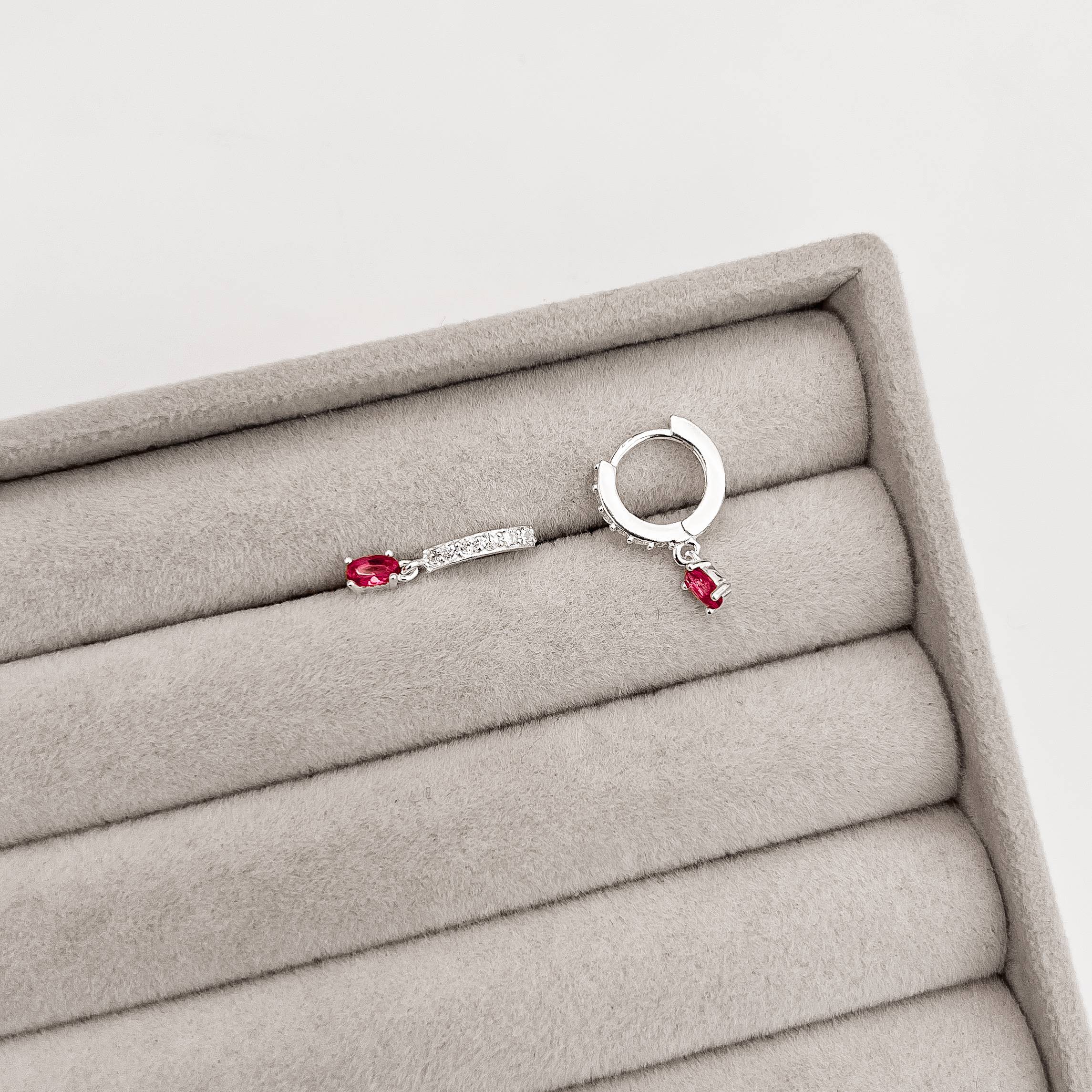 Imagem Argola click cravejada 11mm pingente zircônia oval cereja