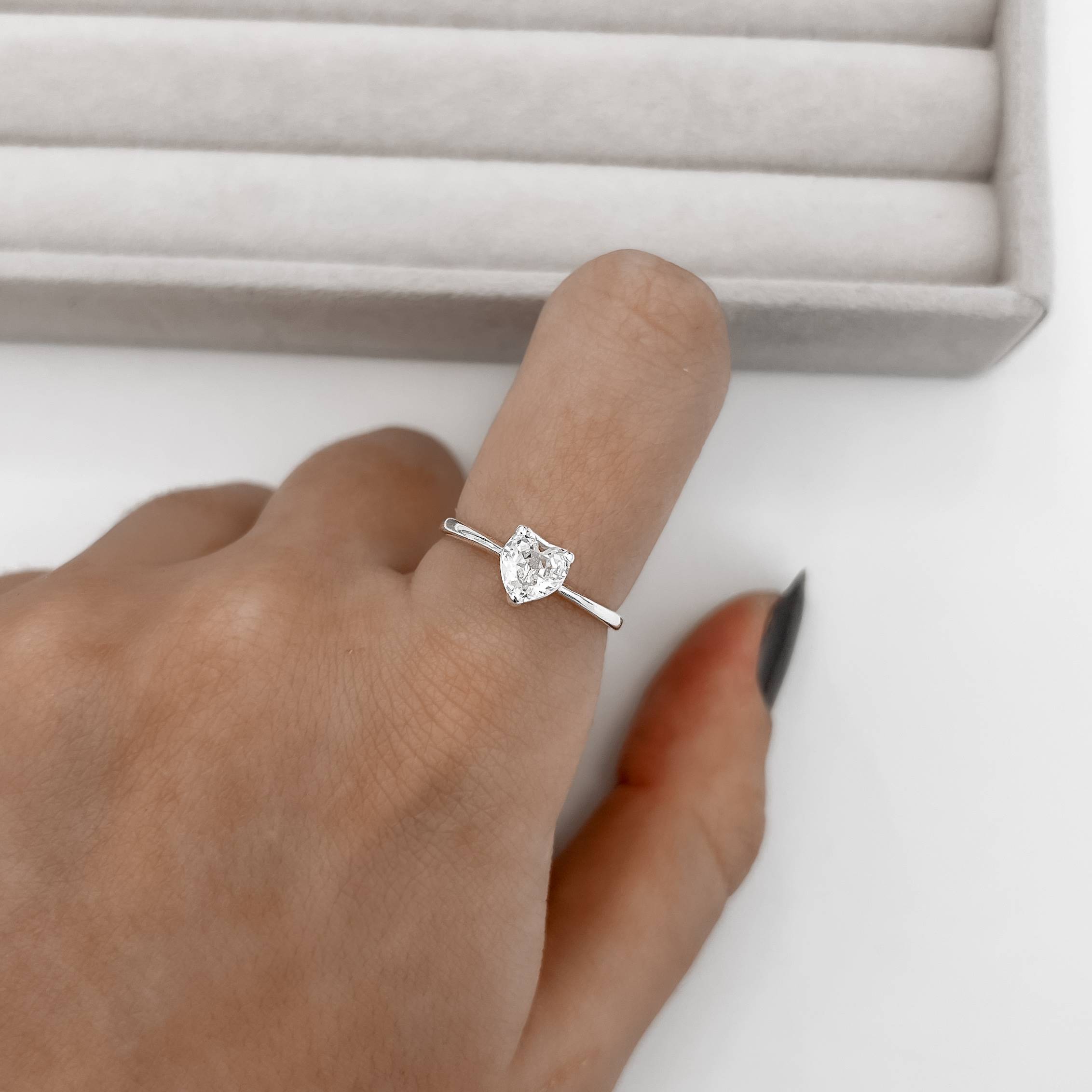 Imagem Anel zircônia coração