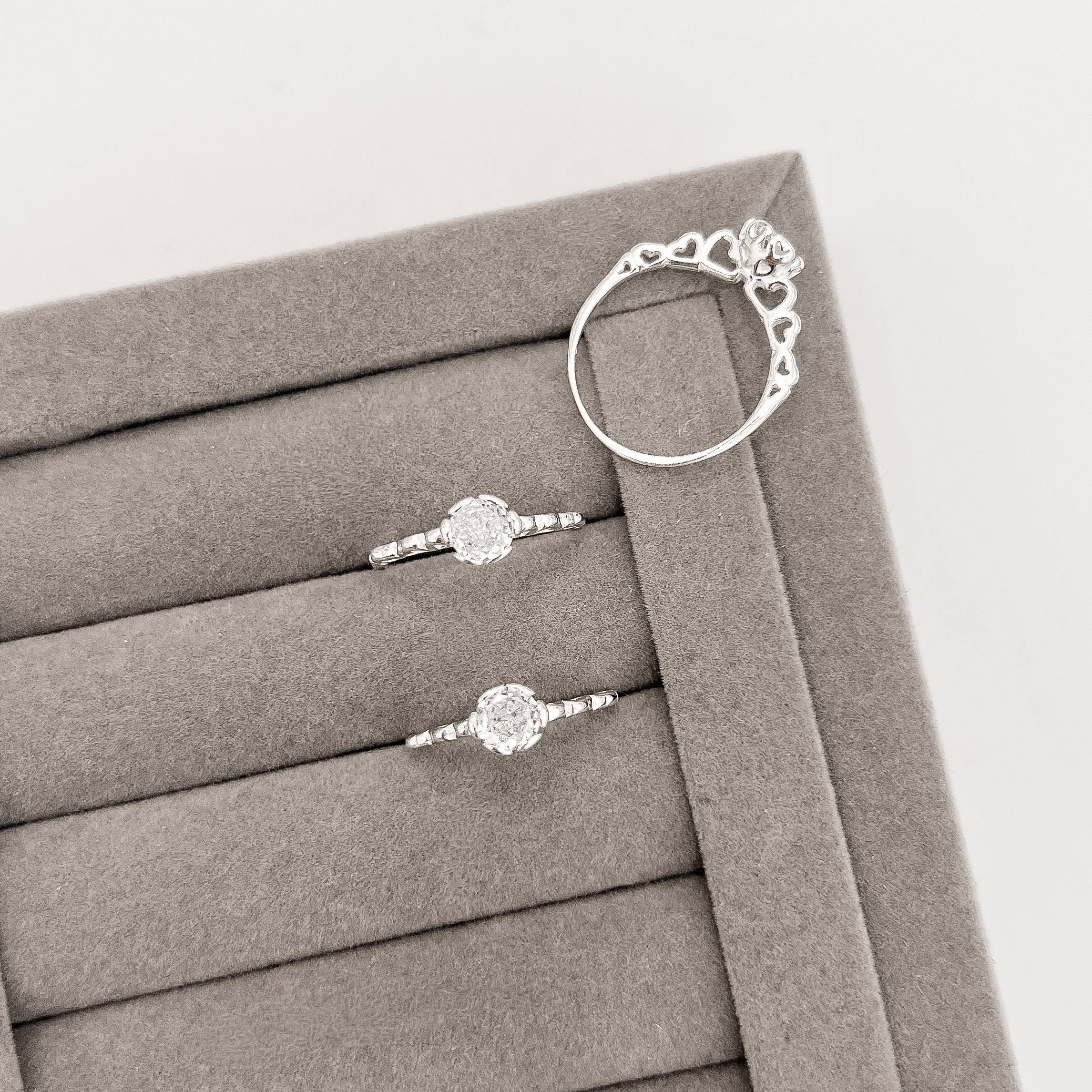 Imagem Anel solitário detalhe corações vazados