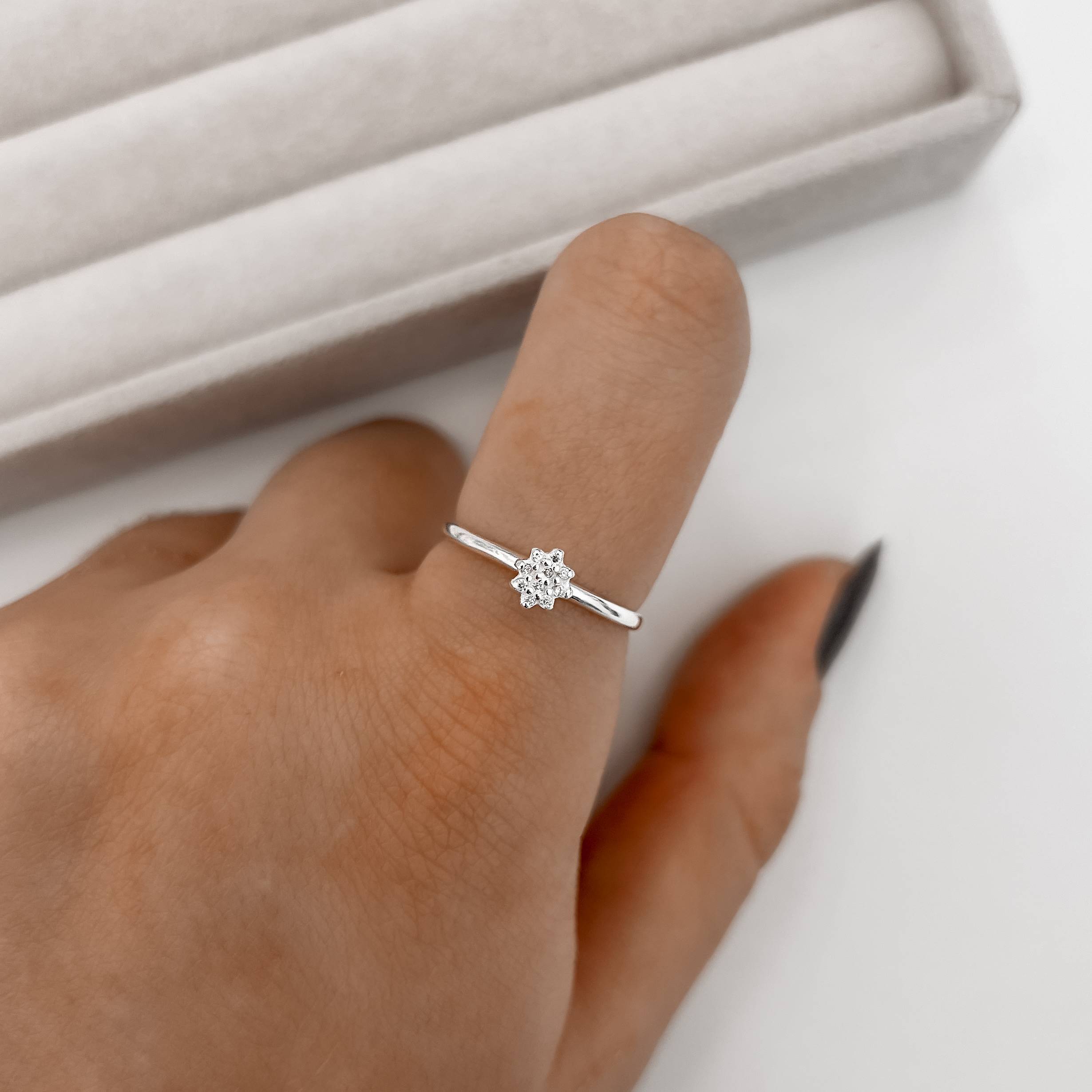 Imagem Secundária Anel solitário flor cravejada