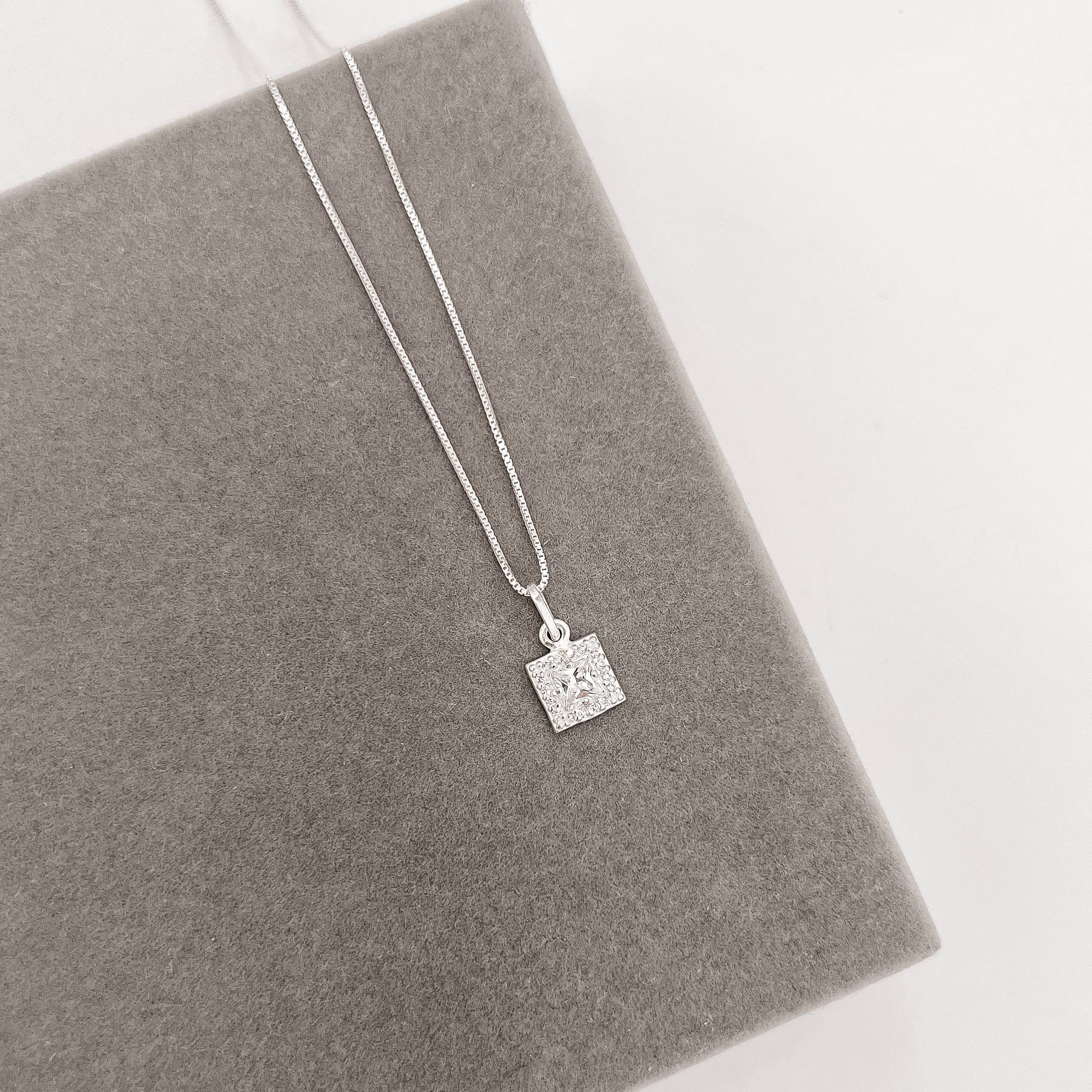 Imagem Secundária Colar pingente quadrado cravejado 8mm 45cm