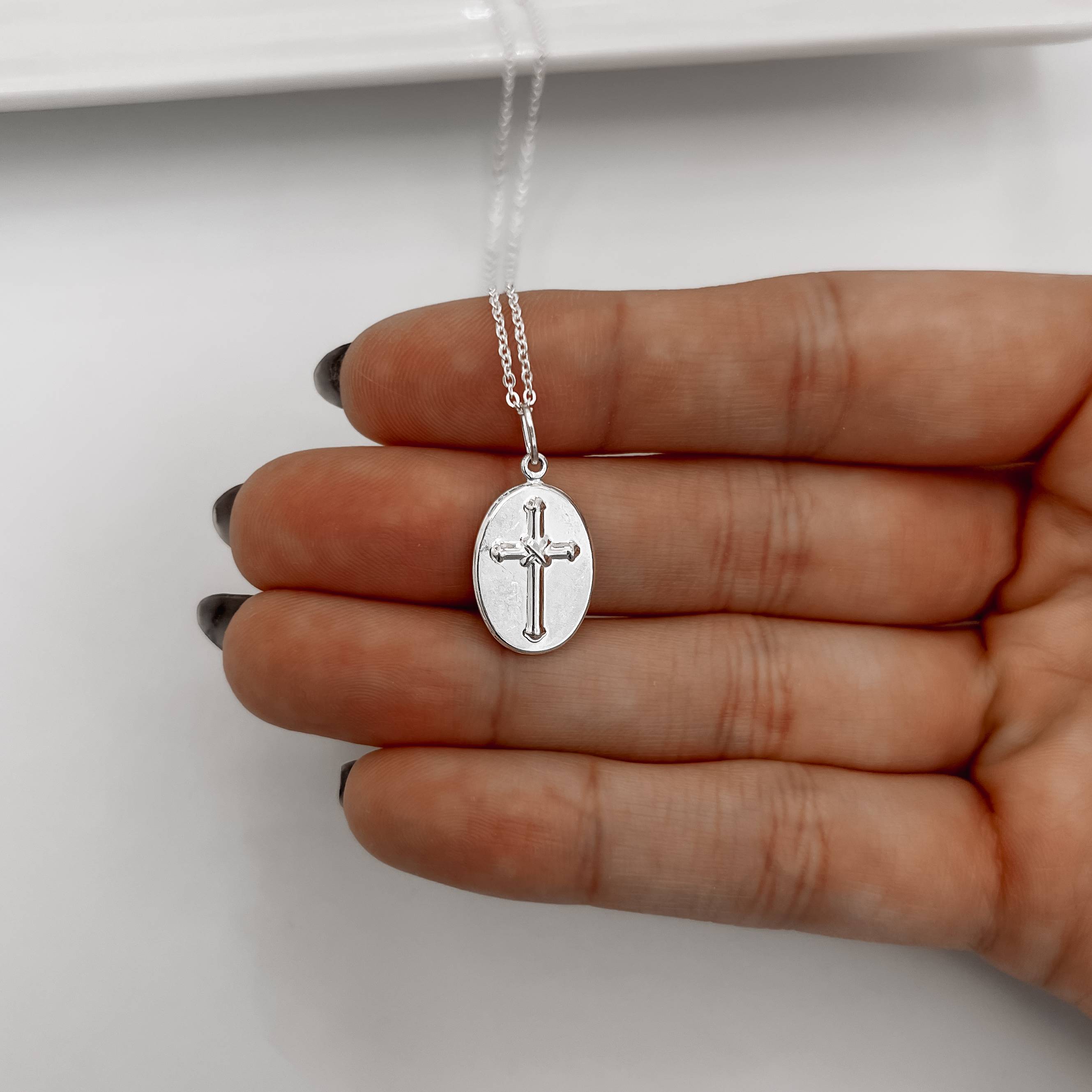 Imagem Secundária Colar pingente medalha dupla face Santo Antônio e cruz 16mm corrente cadeadinho 45cm