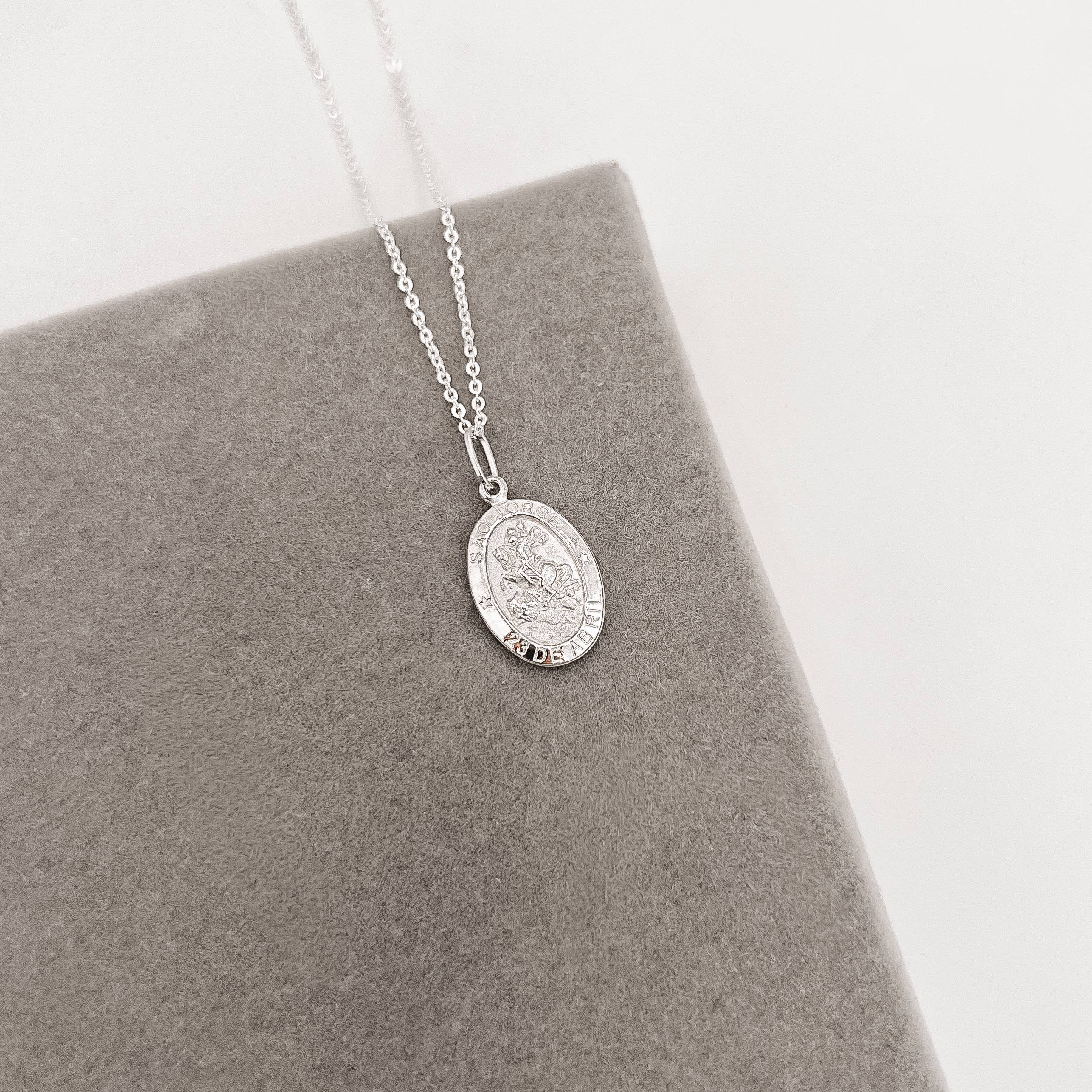 Imagem Secundária Colar pingente medalha dupla face São Jorge e cruz 16mm corrente cadeadinho 45cm