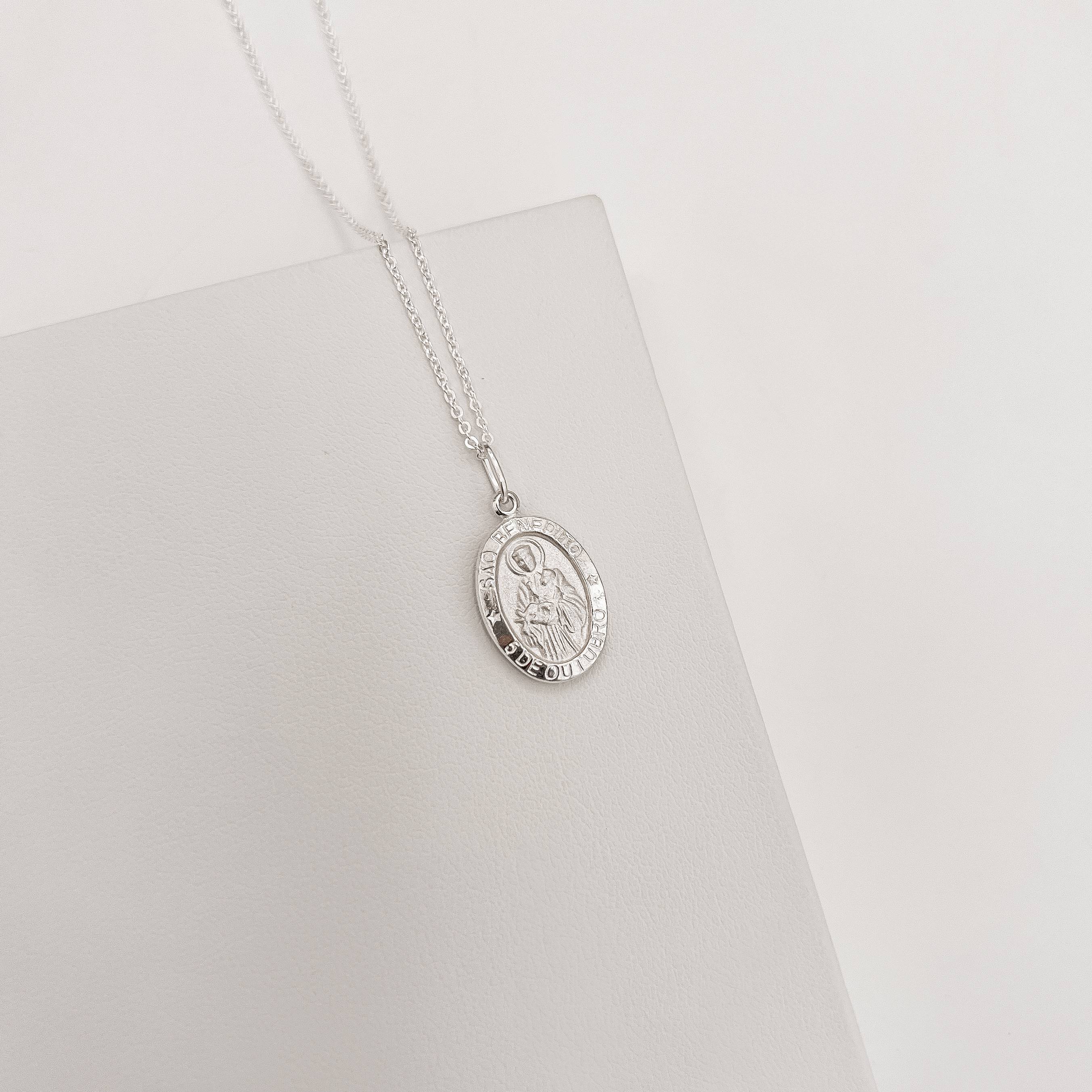 Imagem Colar pingente medalha dupla face São Benedito e cruz 16mm corrente cadeadinho 45cm