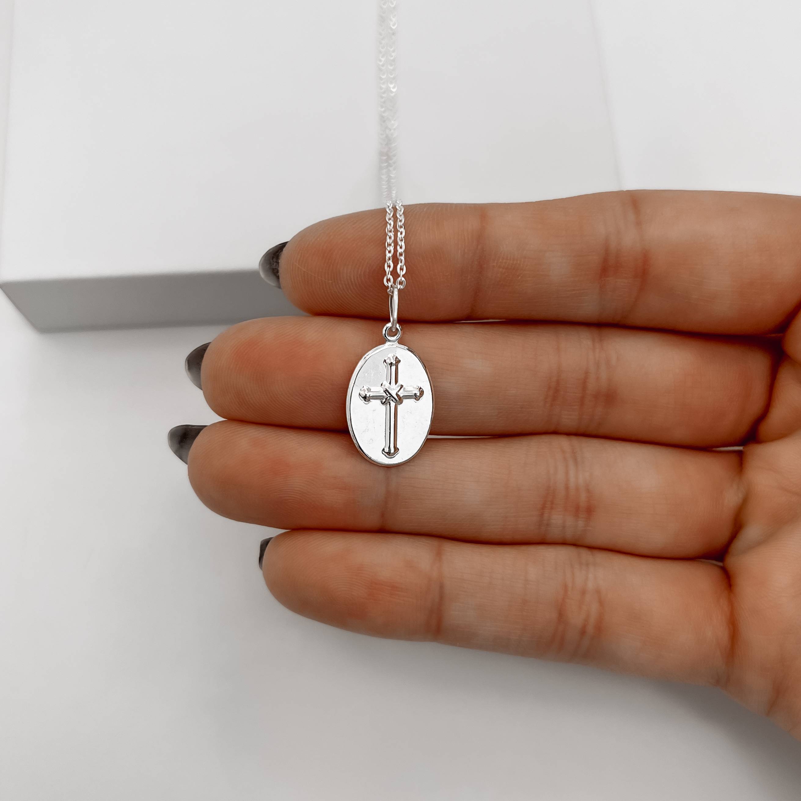 Imagem Secundária Colar pingente medalha dupla face Nsa. Sra. de Fátima e cruz 16mm corrente cadeadinho 45cm