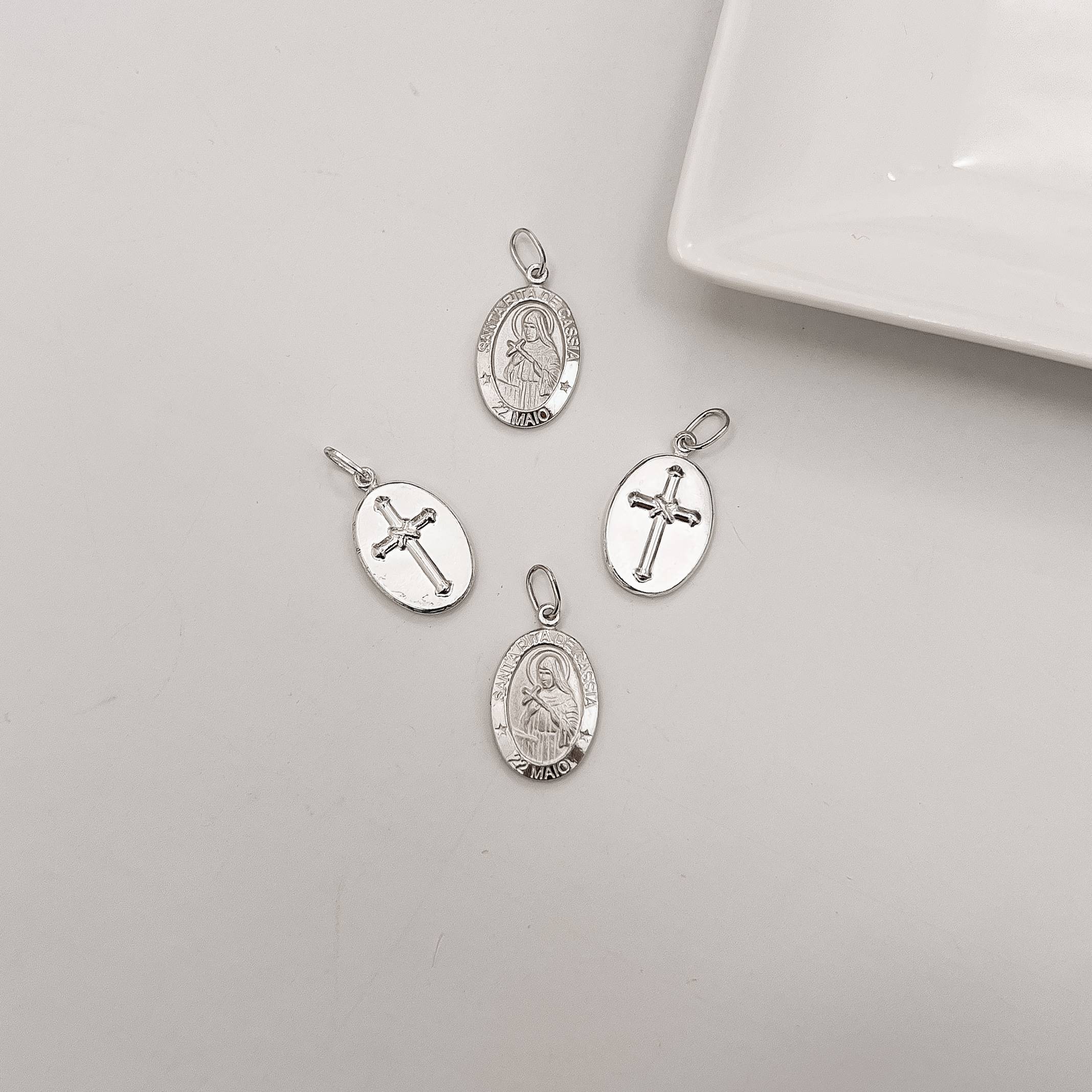 Pingente medalha dupla face Santa Rita de Cássia e cruz 16mm 