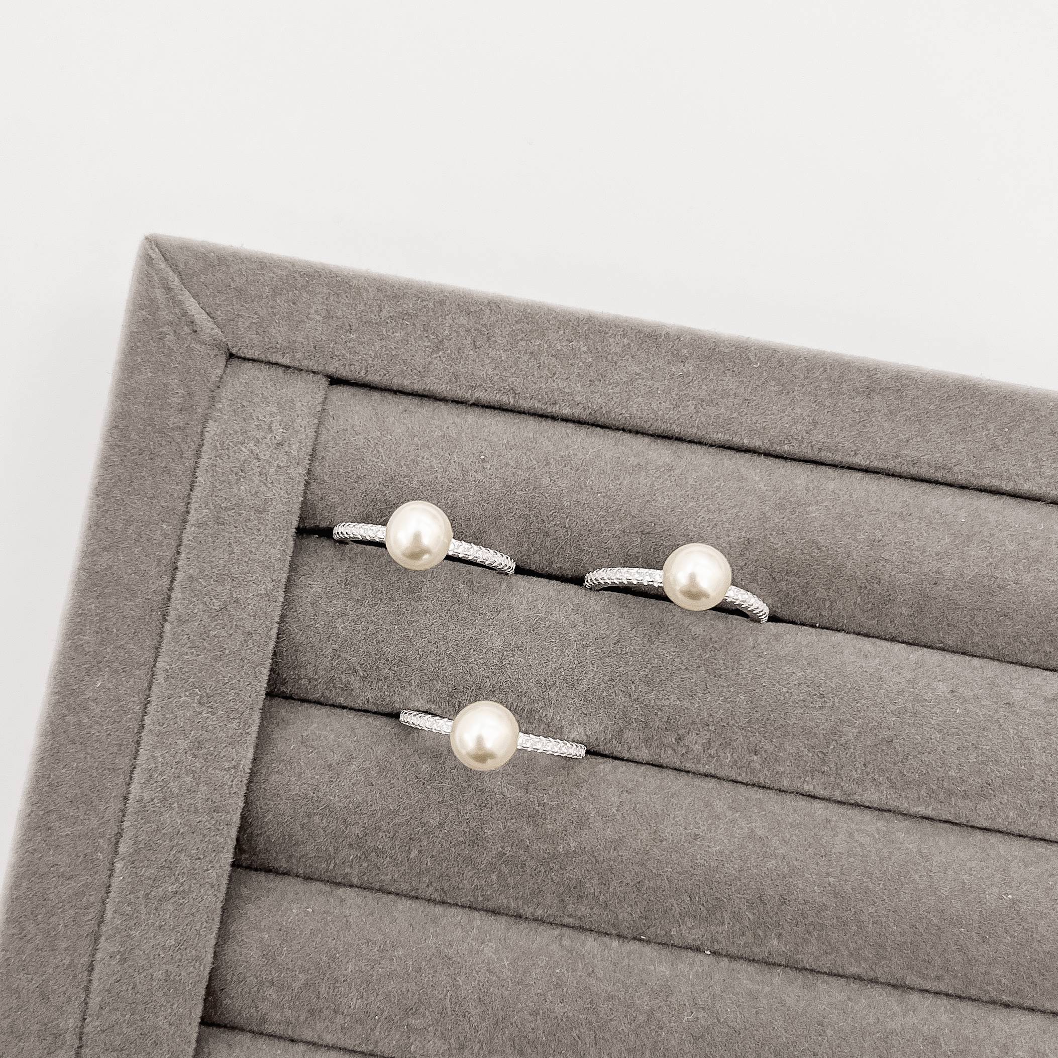 Imagem Anel todo cravejado com pérola