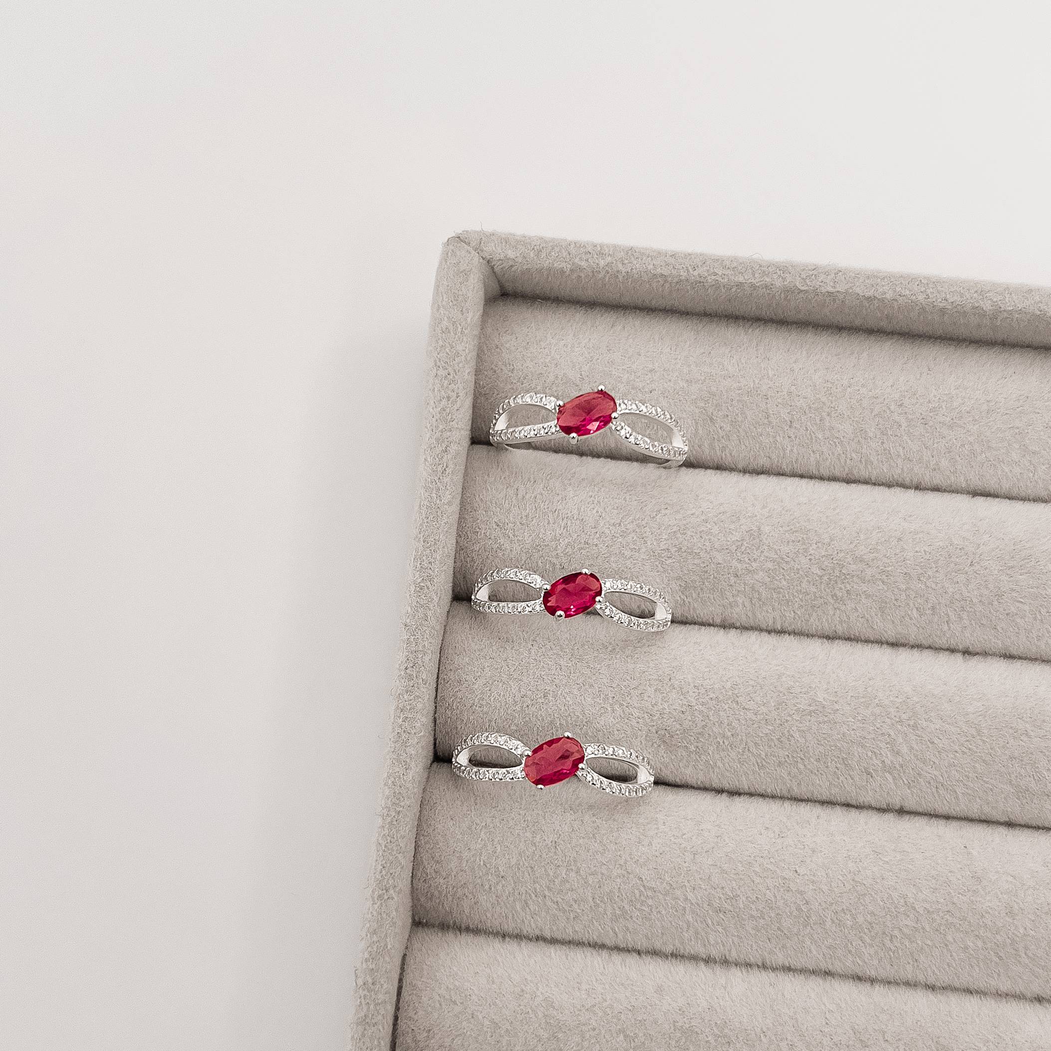 Imagem Secundária Anel zircônia oval cereja com fio duplo cravejado