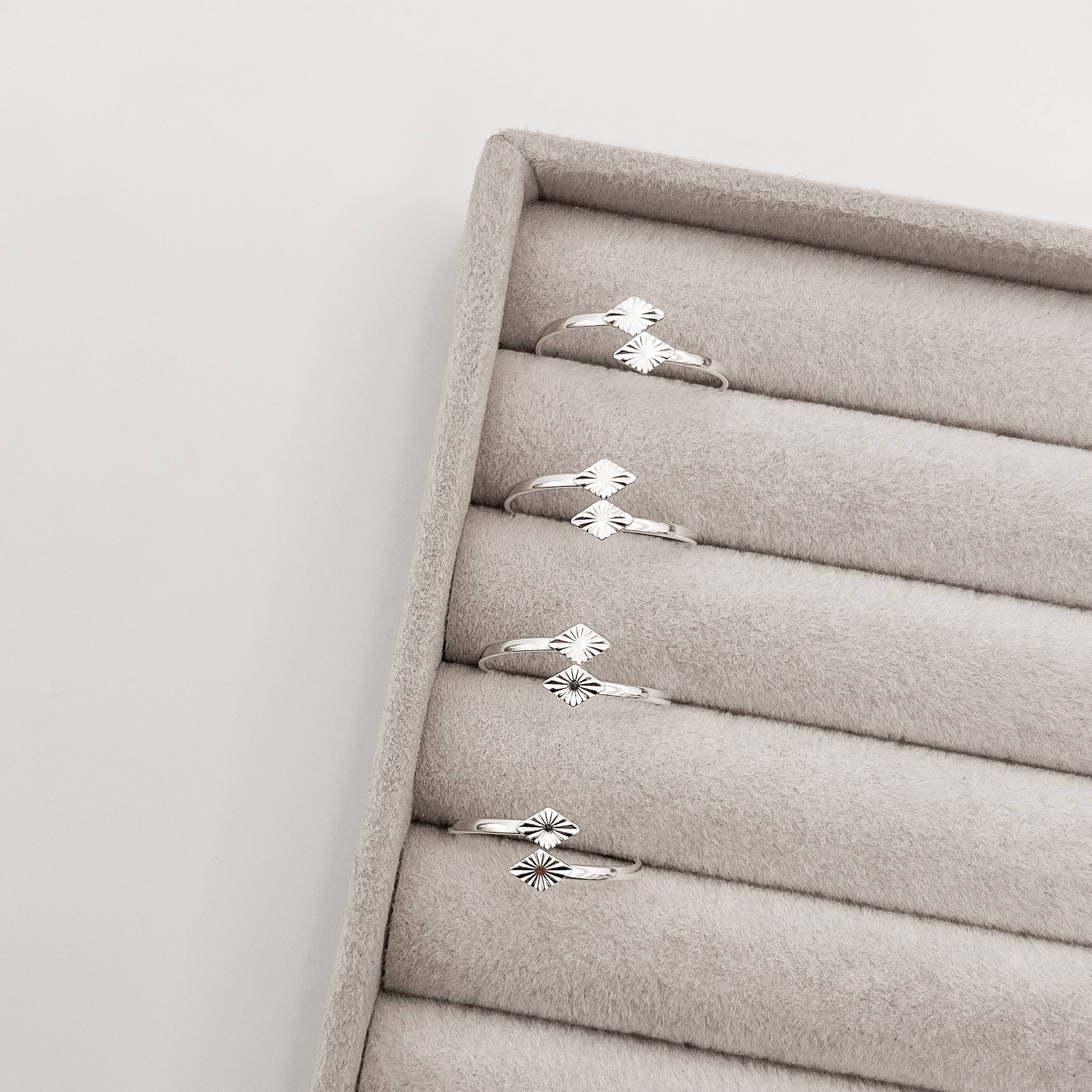 Imagem Secundária Anel losangos com vinco regulável G