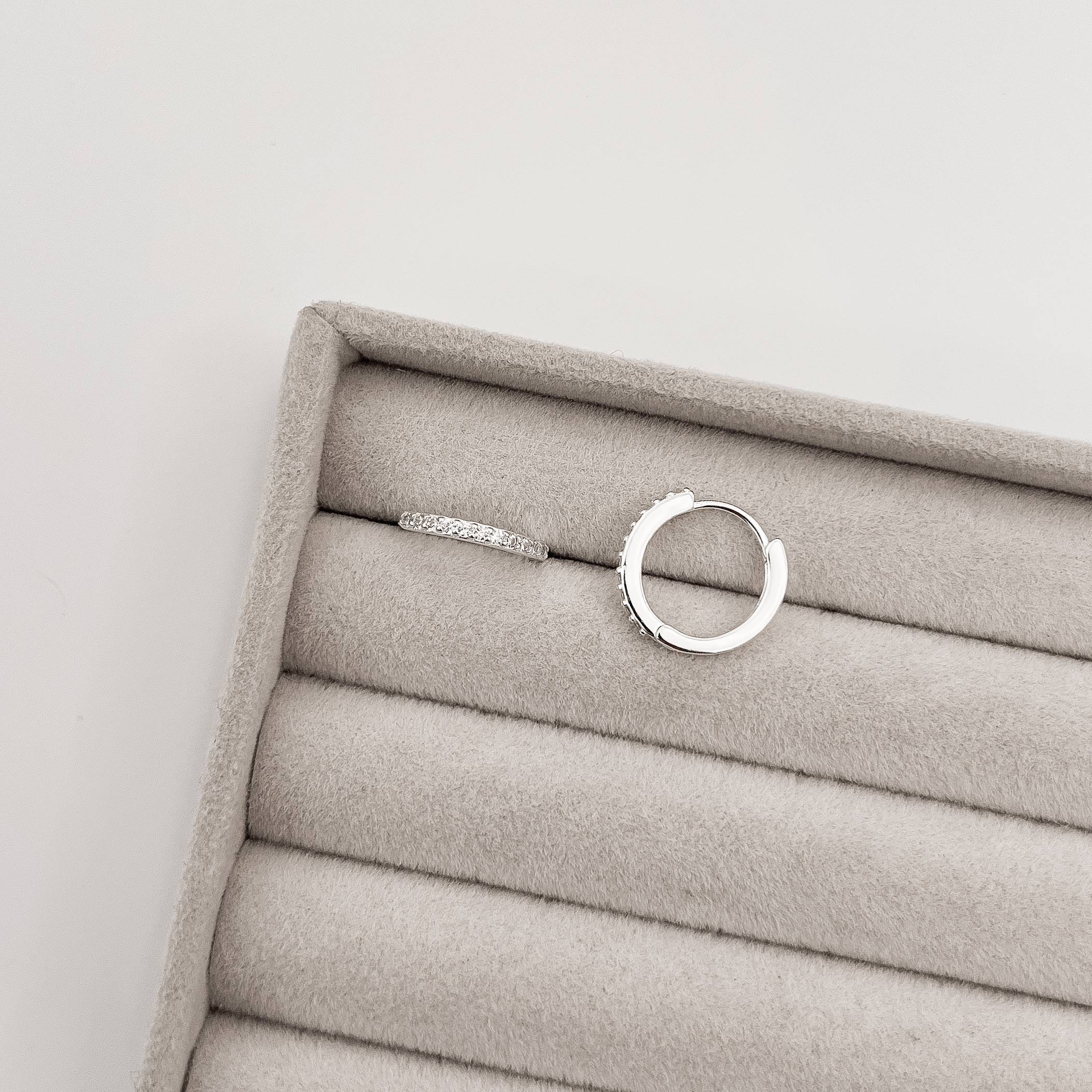 Imagem Argola click cravejada 15mm cristal