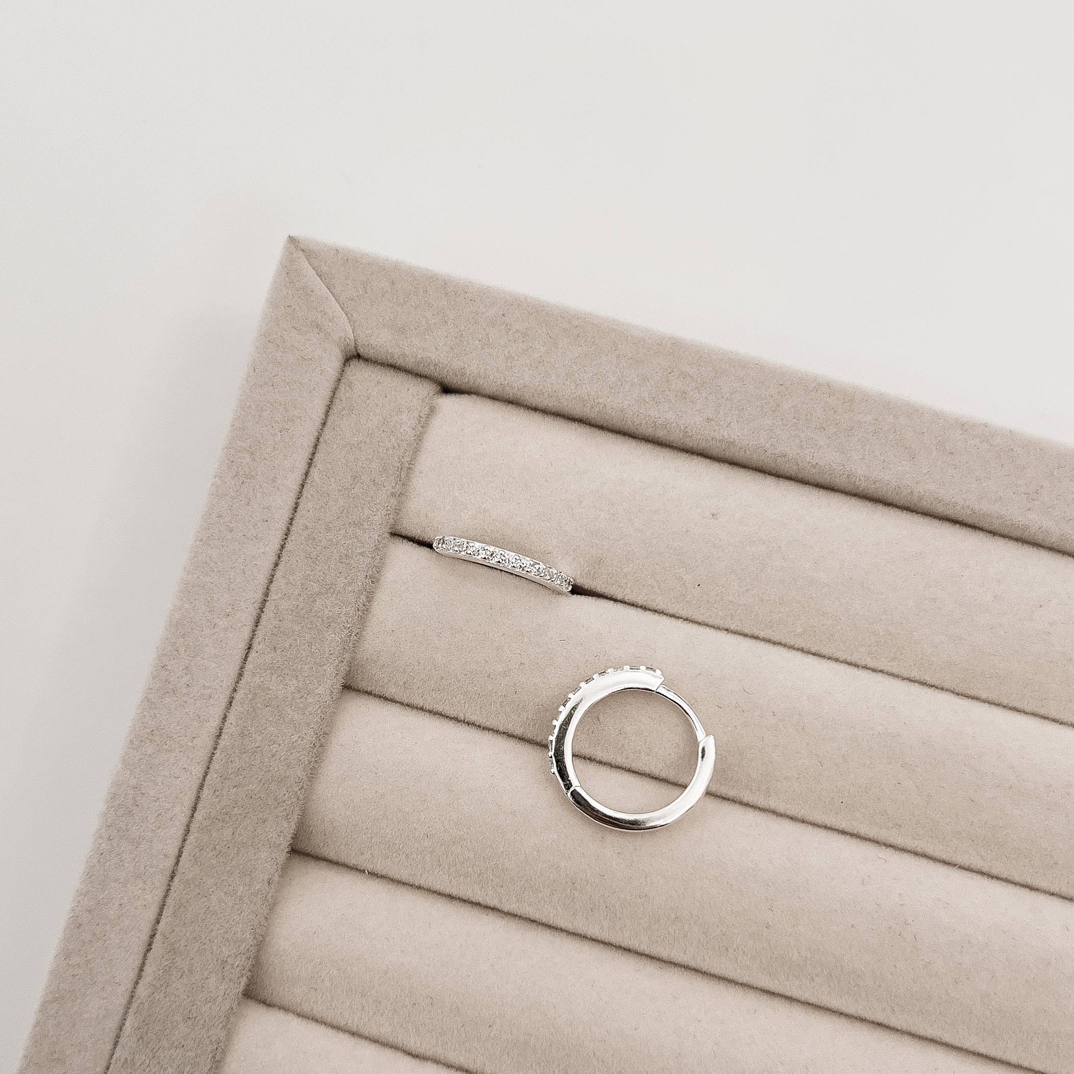 Imagem Secundária Argola click cravejada 16mm 