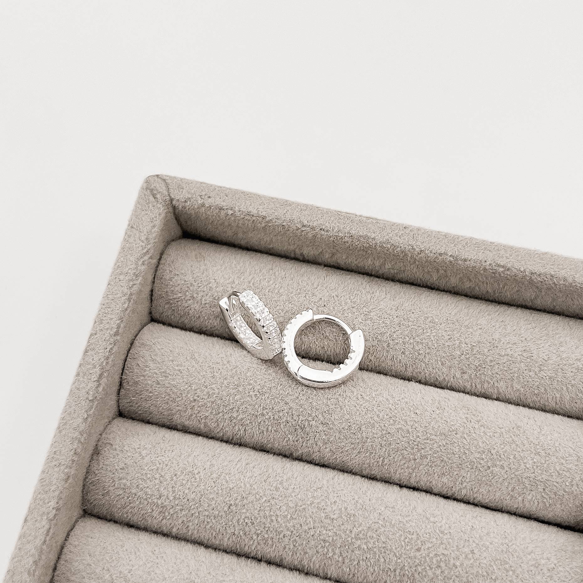 Imagem Argola click 11mm frente e interior cravejado duplo