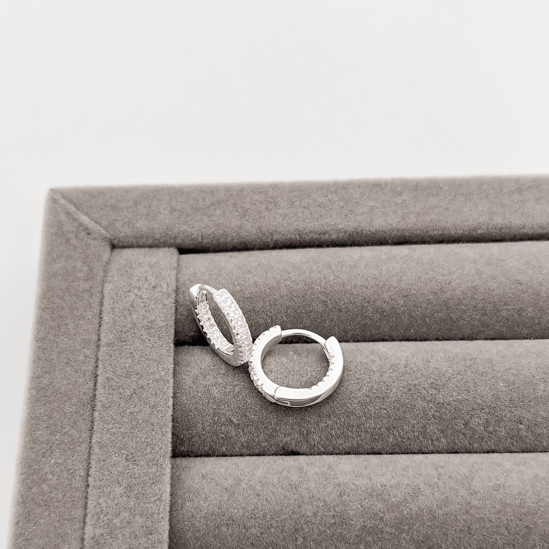 Imagem Argola click 13mm frente e interior cravejado duplo