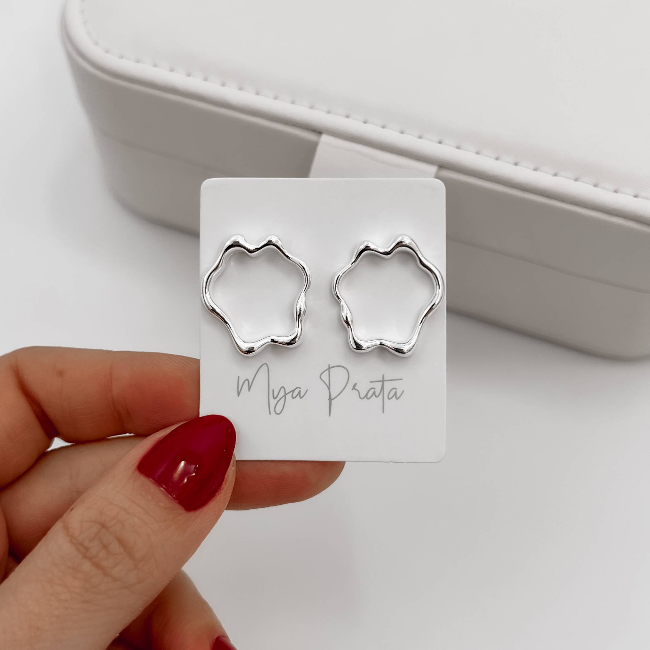 Imagem Secundária Brinco assimétrico ondulado vazado 20mm