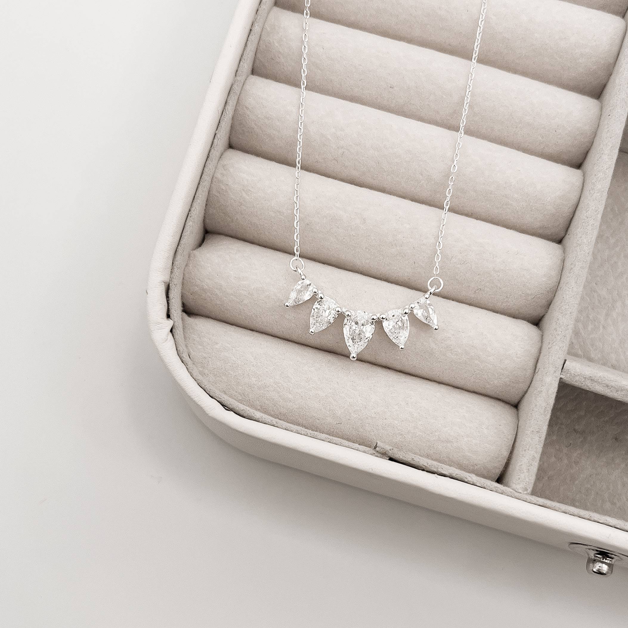 Imagem Colar entremeio zircônias gota cristal 24mm 40+5cm