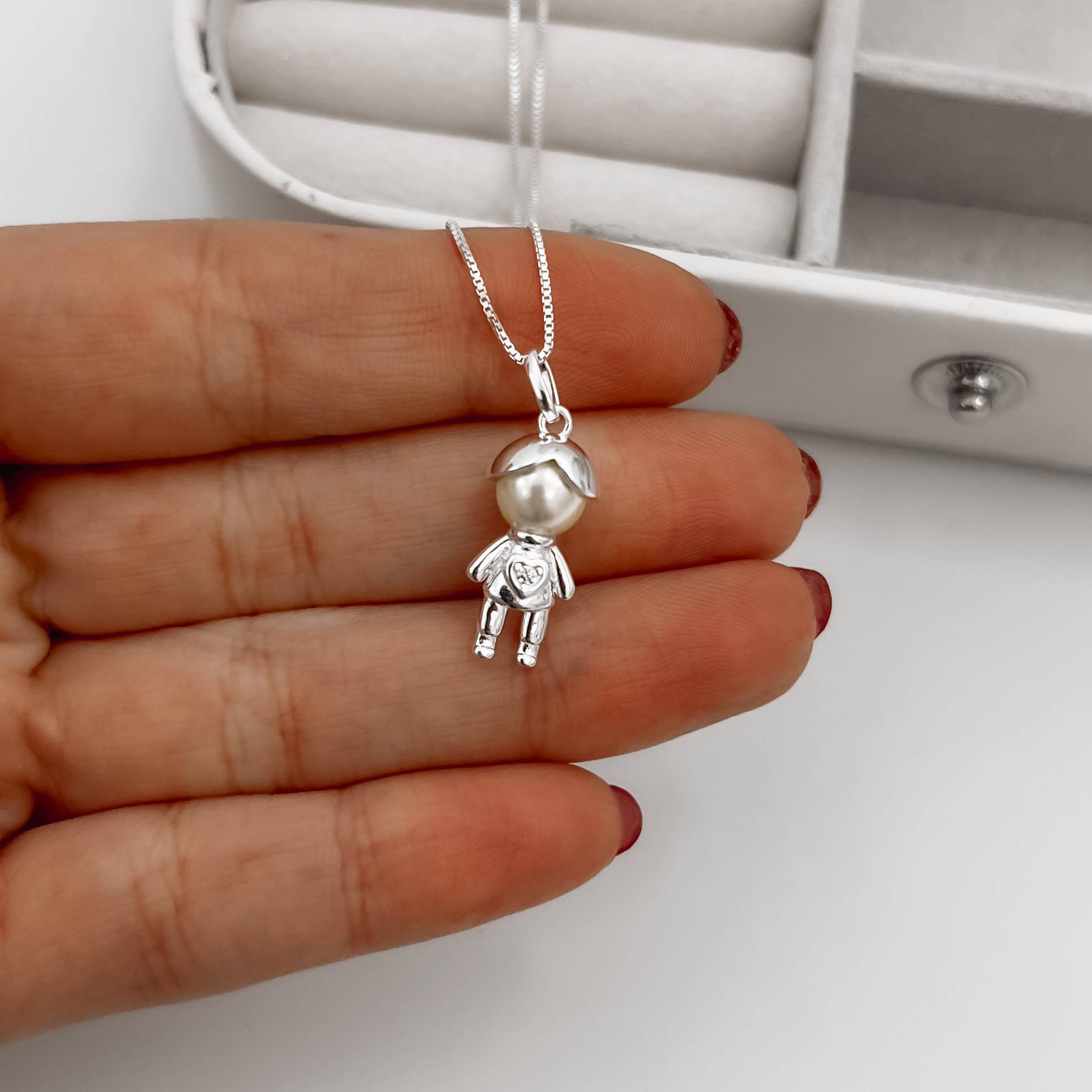 Imagem Colar pingente menino com pérola e zircônia 17mm 45cm