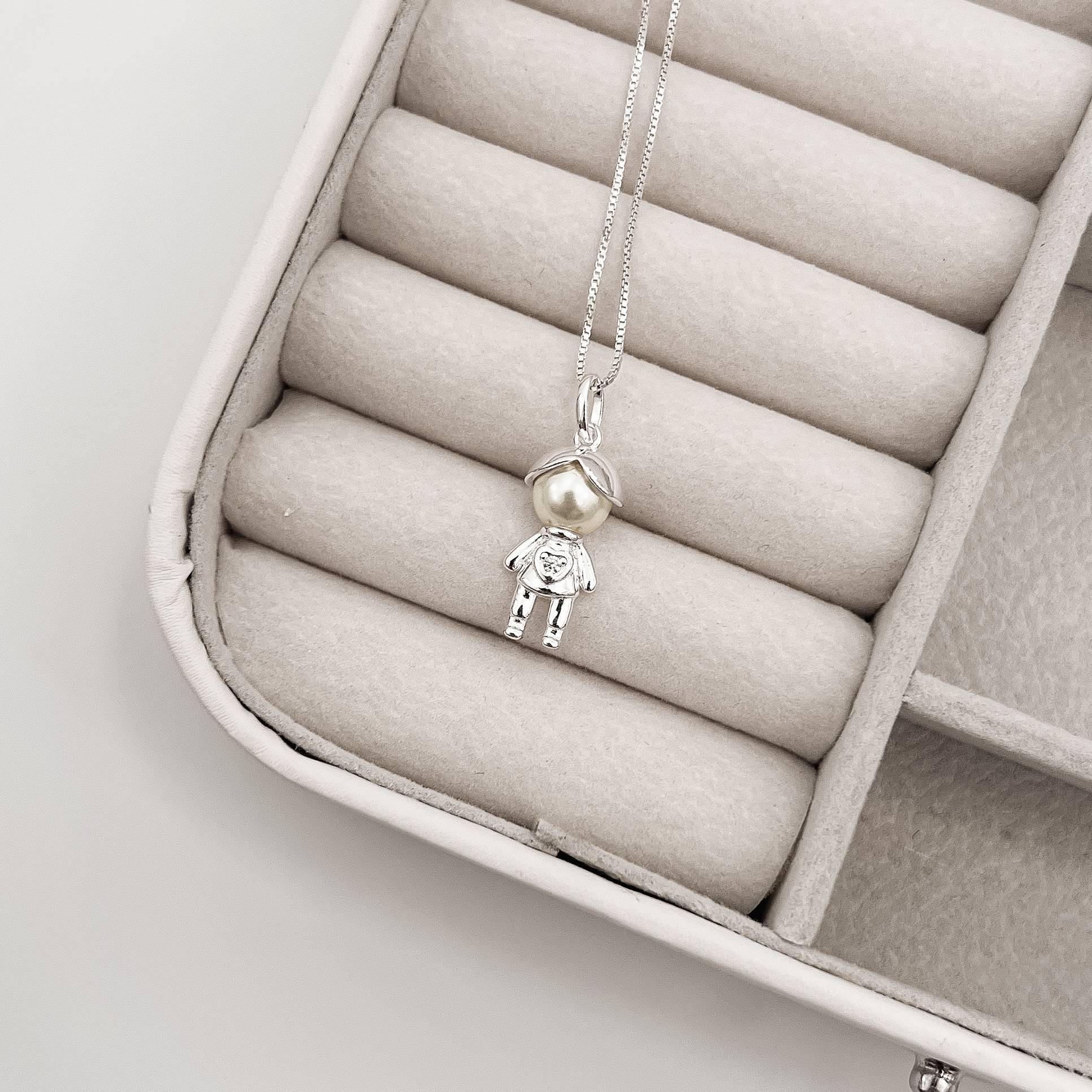 Imagem Secundária Colar pingente menino com pérola e zircônia 17mm 45cm