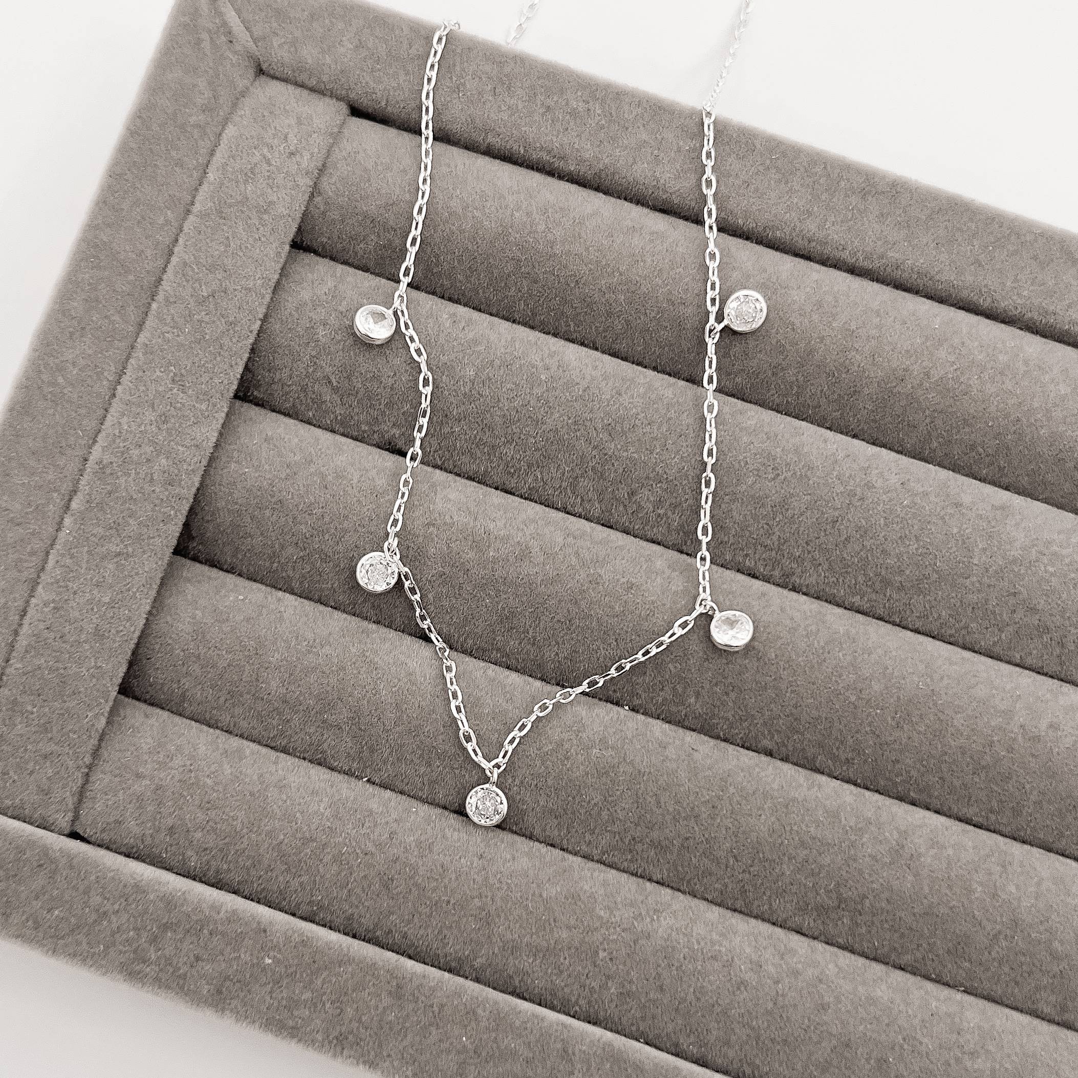 Imagem Colar pingentes zircônias 4mm corrente cartier 45cm