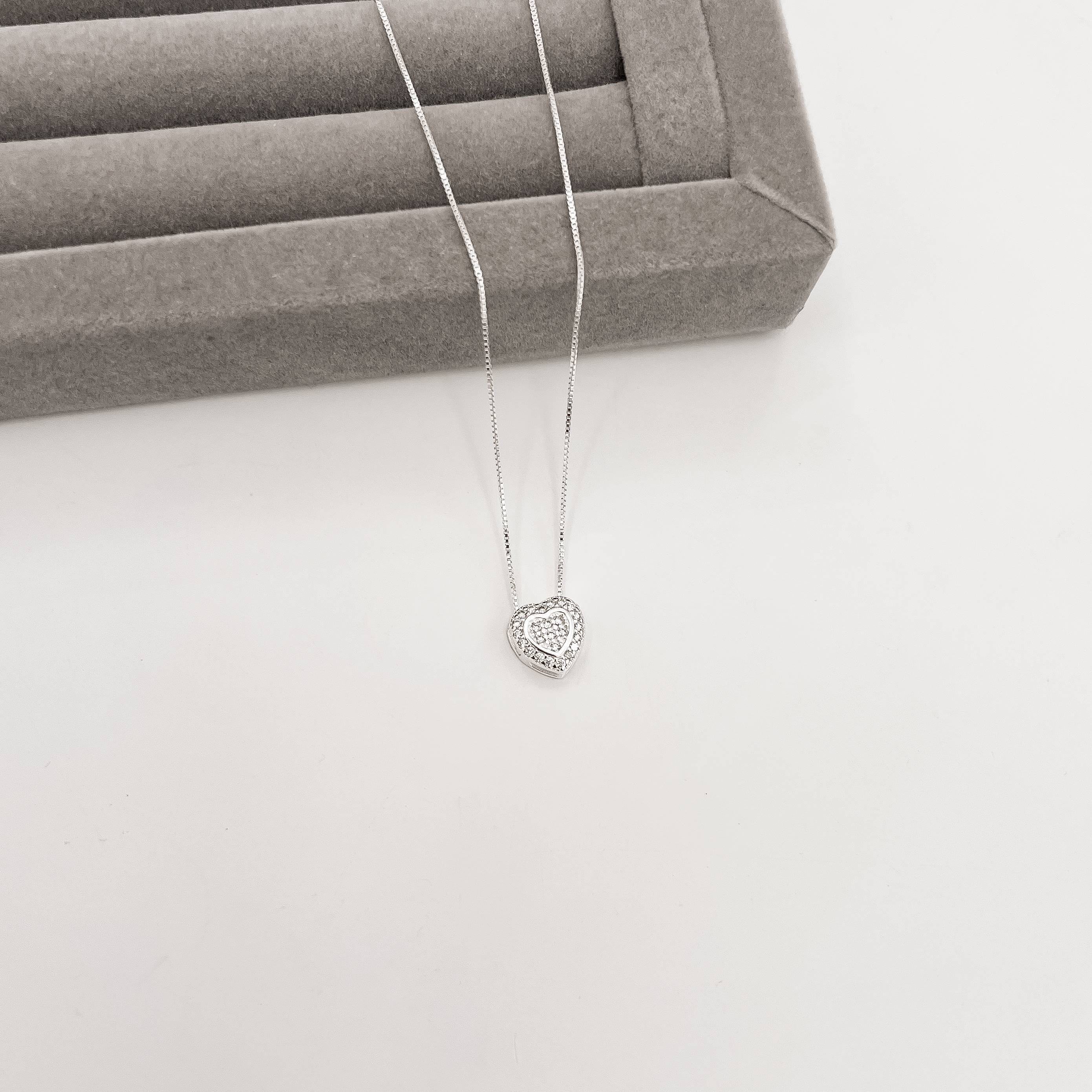 Imagem Colar coração cravejado caixa alta 11mm 45cm