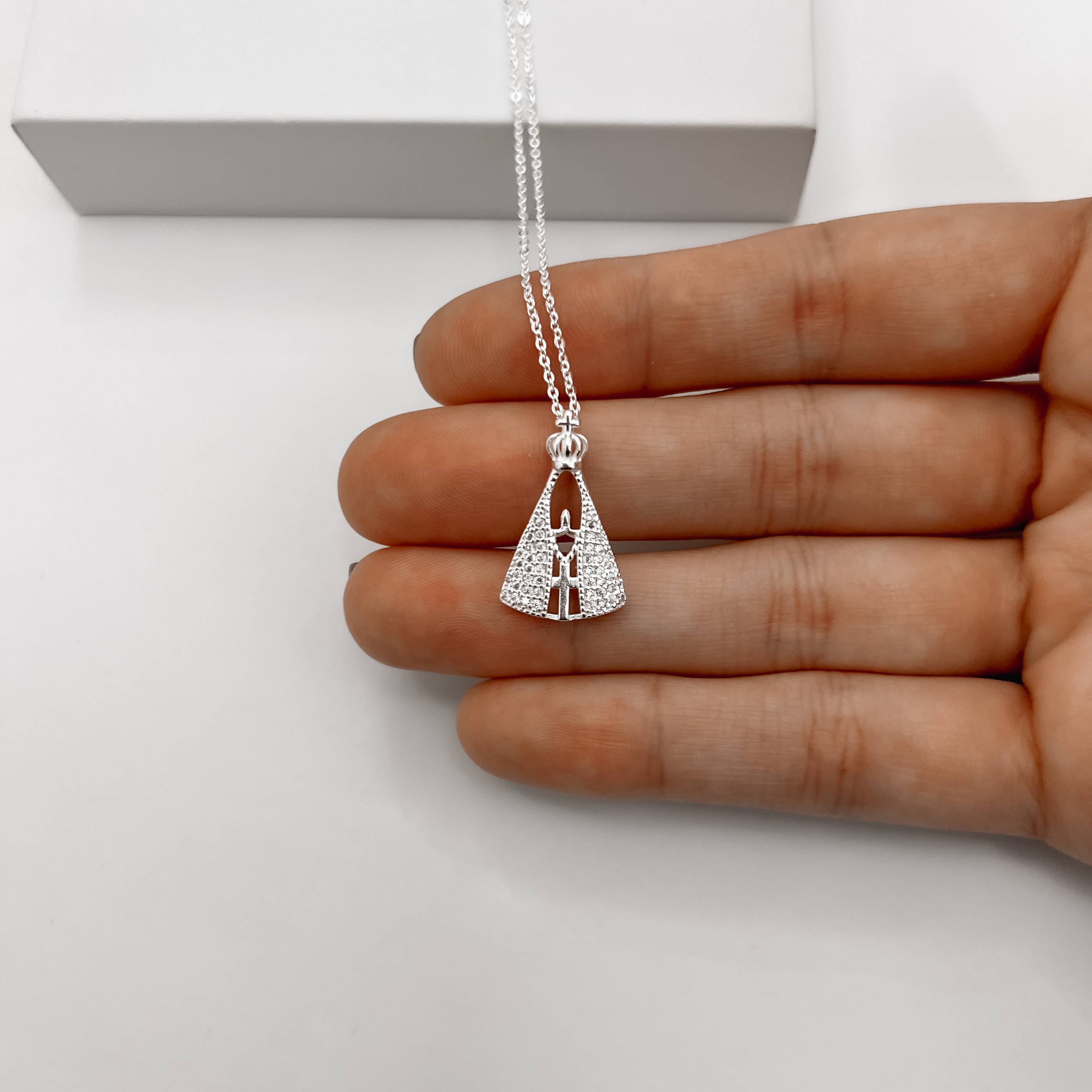 Imagem Colar Nsa. Sra. Aparecida cravejada 22mm corrente cadeadinho 45cm