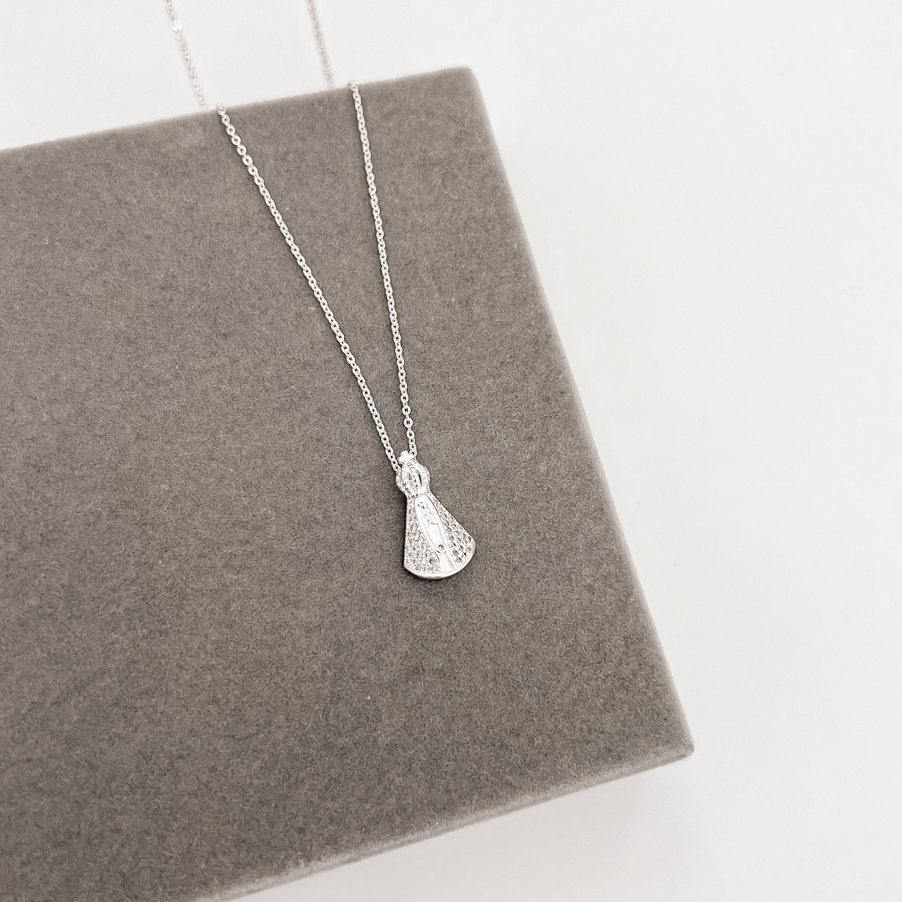 Imagem Secundária Colar Nsa. Sra. Aparecida cravejada 18mm corrente cadeadinho 45cm