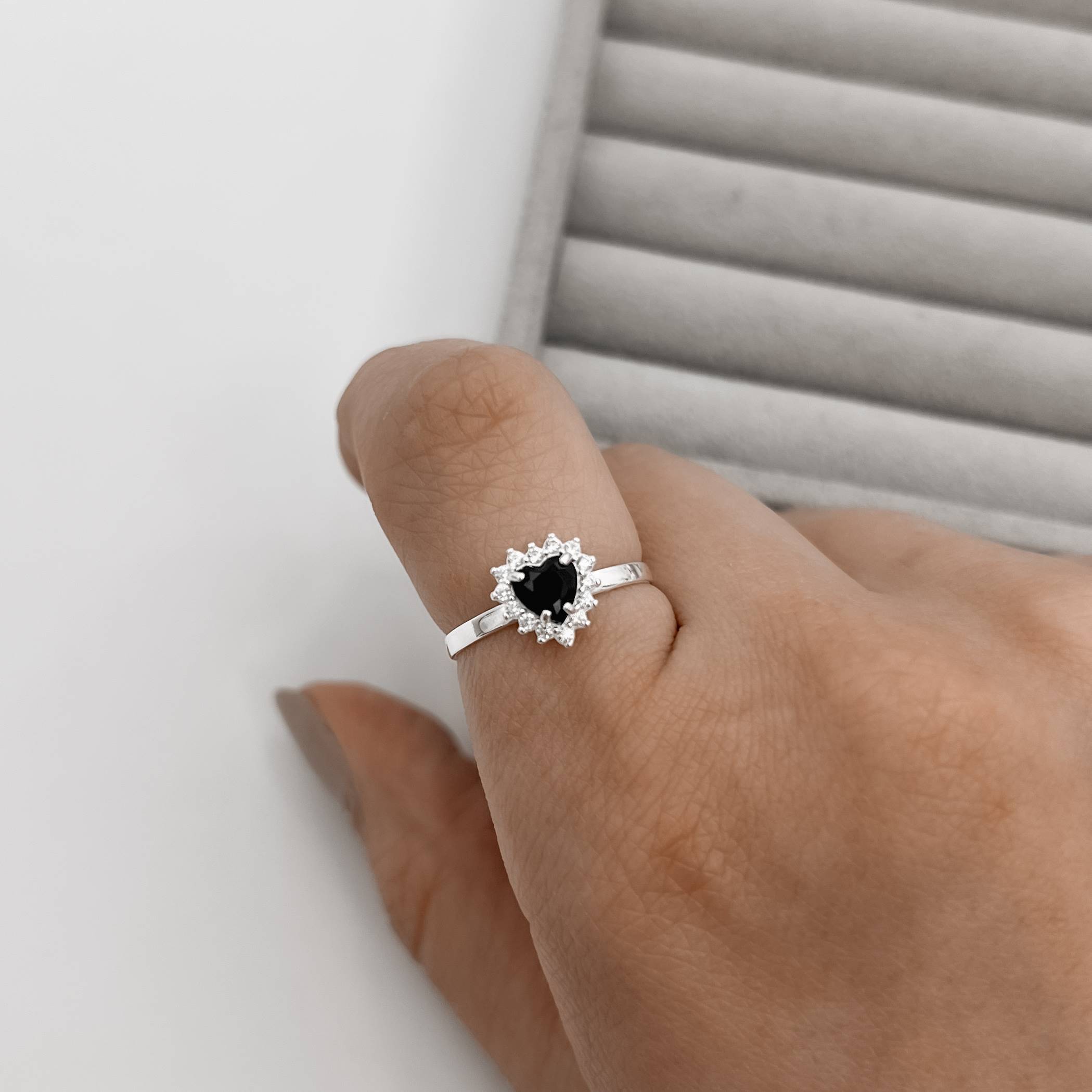 Imagem Anel zircônia coração ônix com cravejado