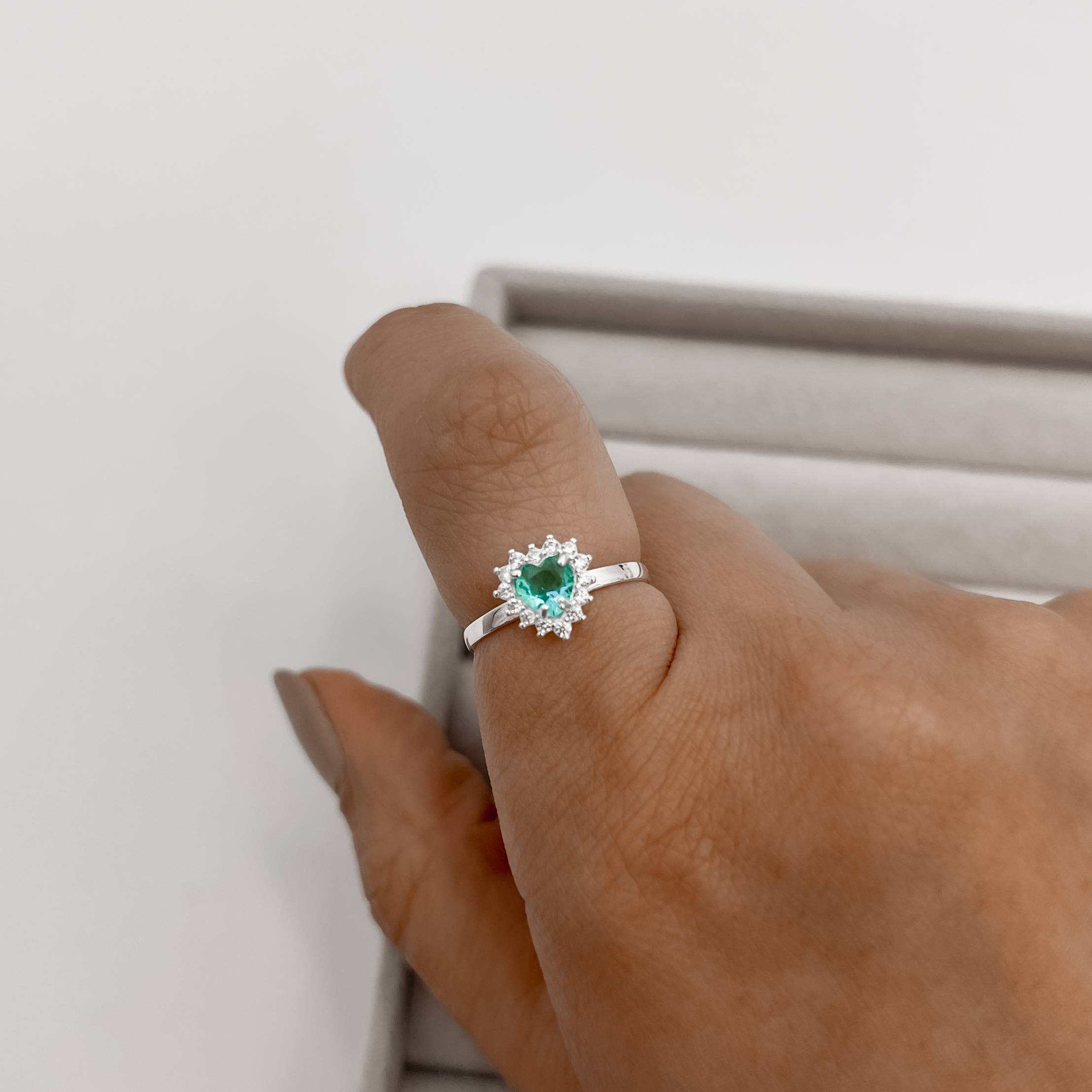 Imagem Secundária Anel zircônia coração acqua com cravejado