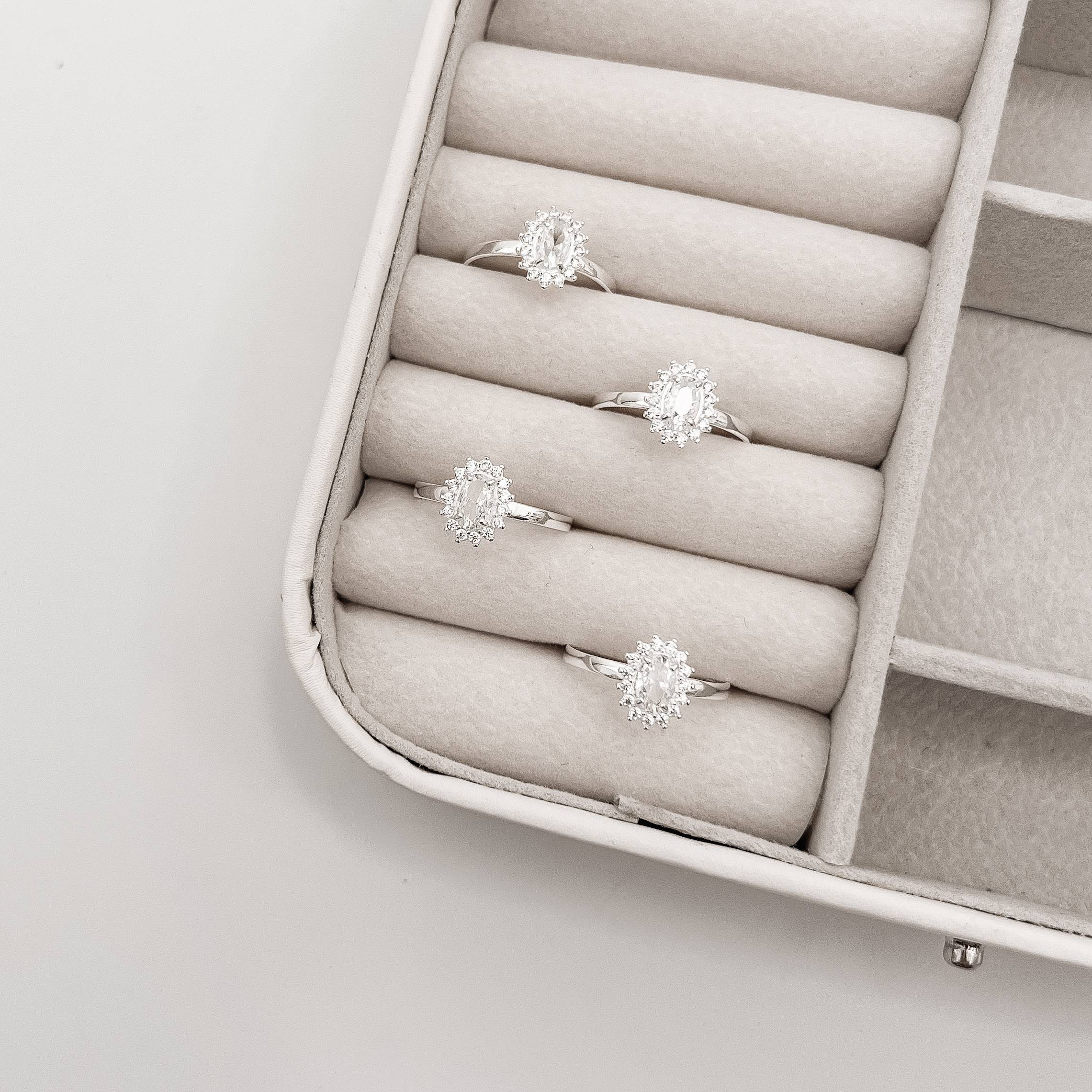 Imagem Anel zircônia oval cristal com cravejado