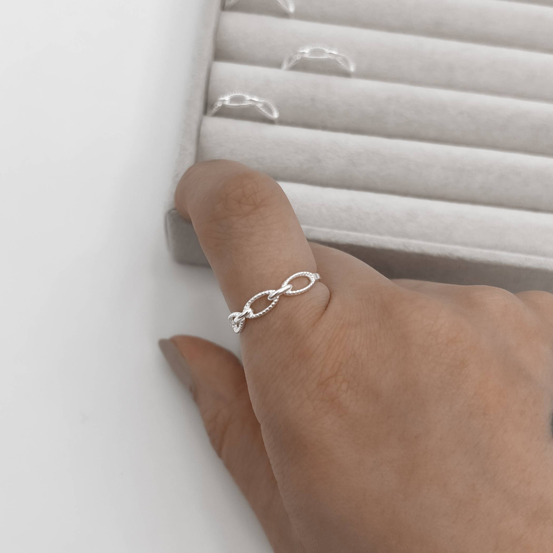 Imagem Secundária Anel corrente com bolinhas