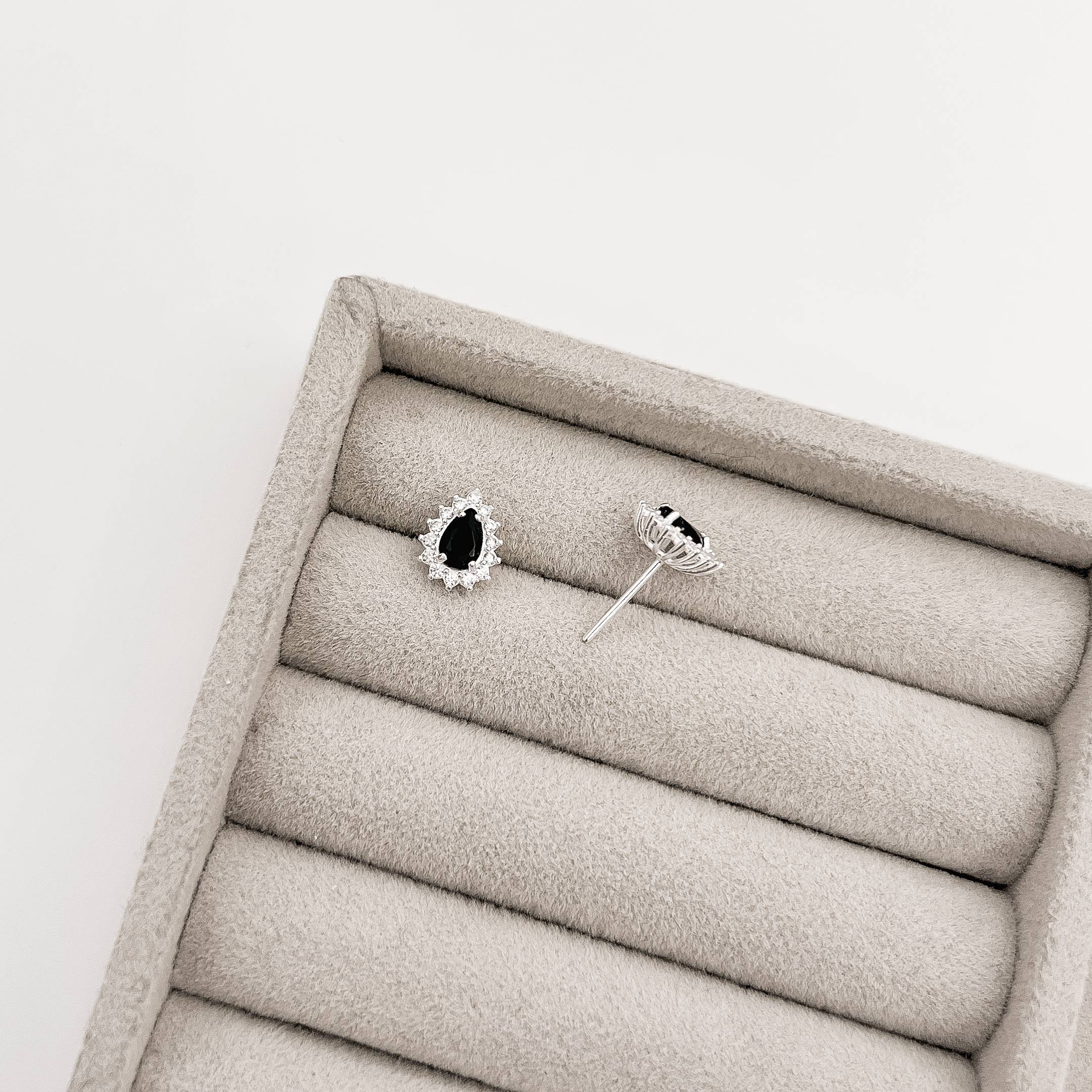 Imagem Brinco zircônia gota ônix com cravejado 10mm