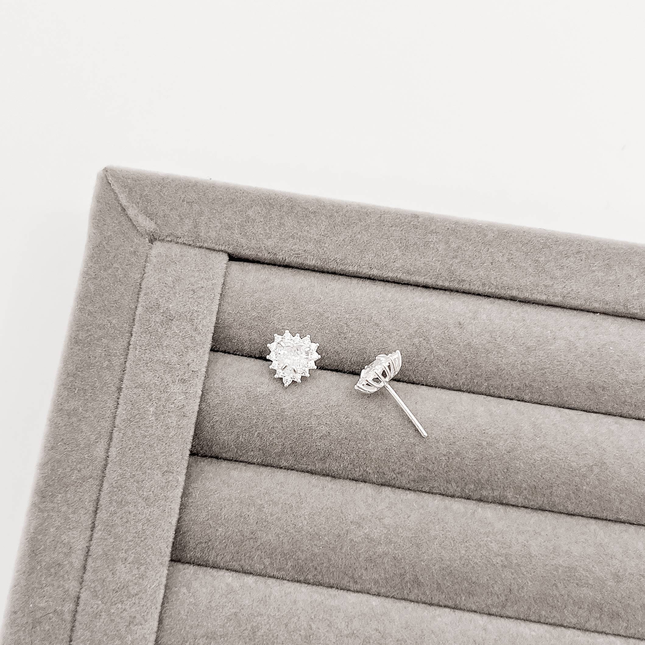 Imagem Brinco zircônia coração com cravejado 9mm