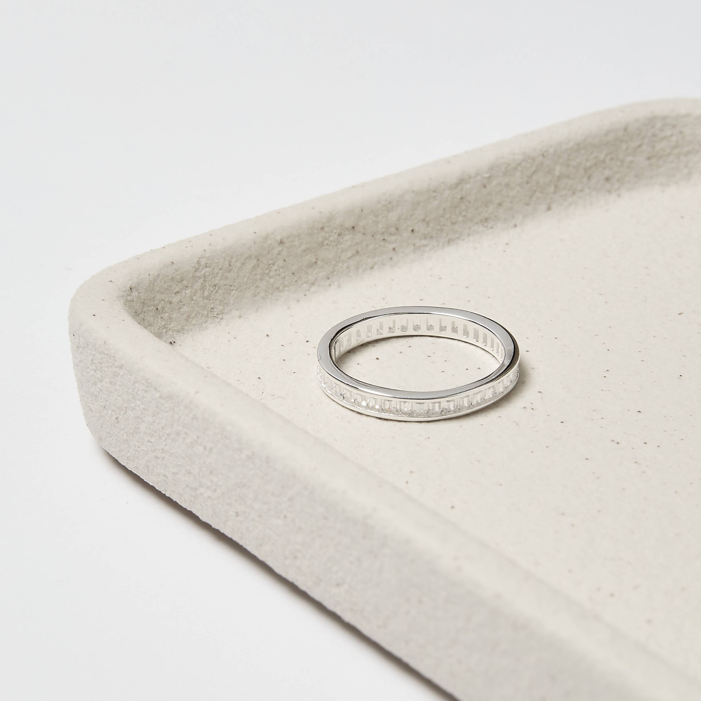 Imagem Anel cravejado de zircônias retangulares