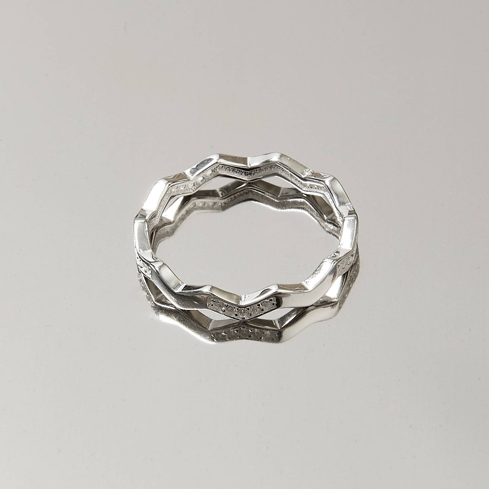 Imagem Secundária Anel zigzag liso e cravejado 