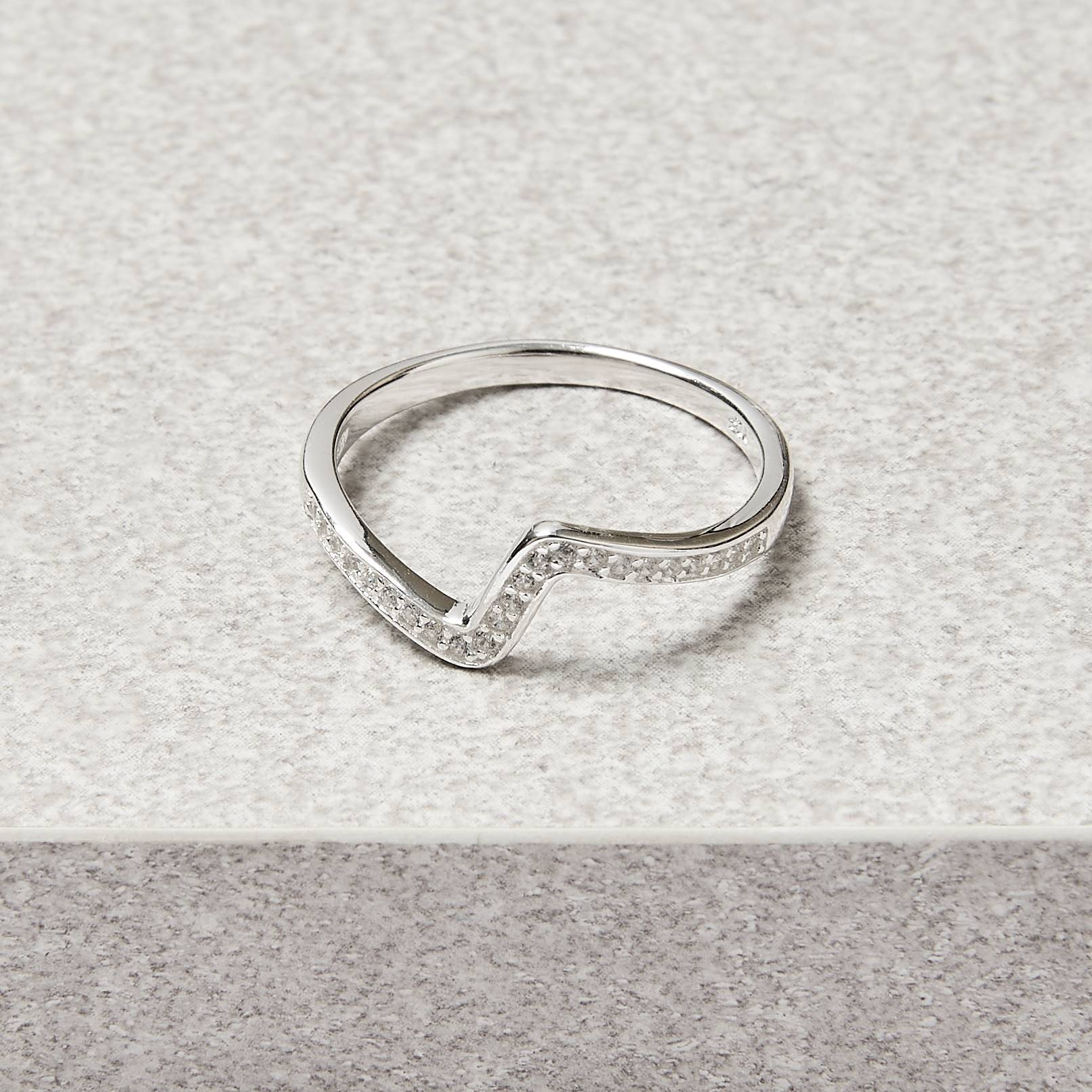 Imagem Anel curvado cravejado