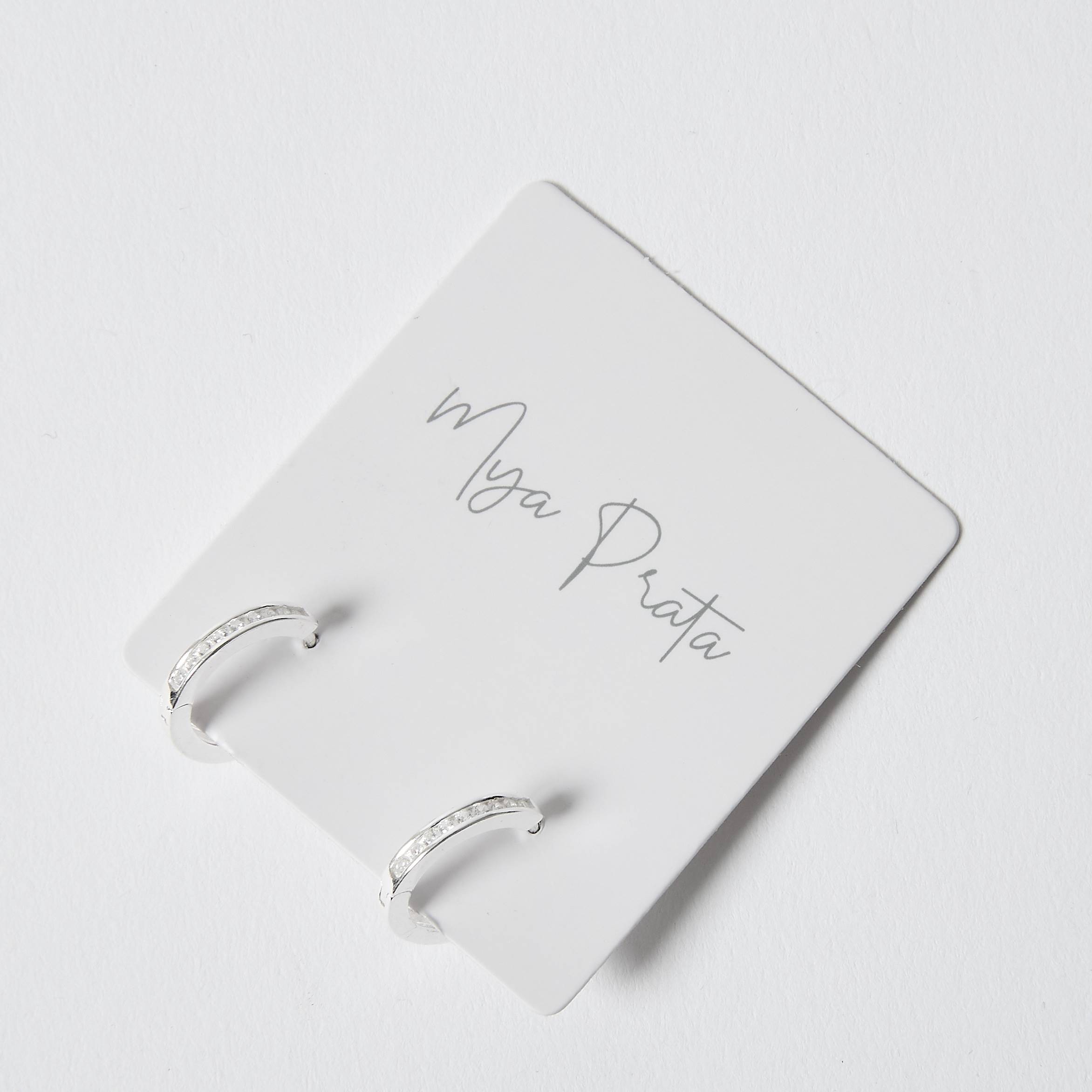 Imagem Argola click redonda cravejada 13mm detalhe corações