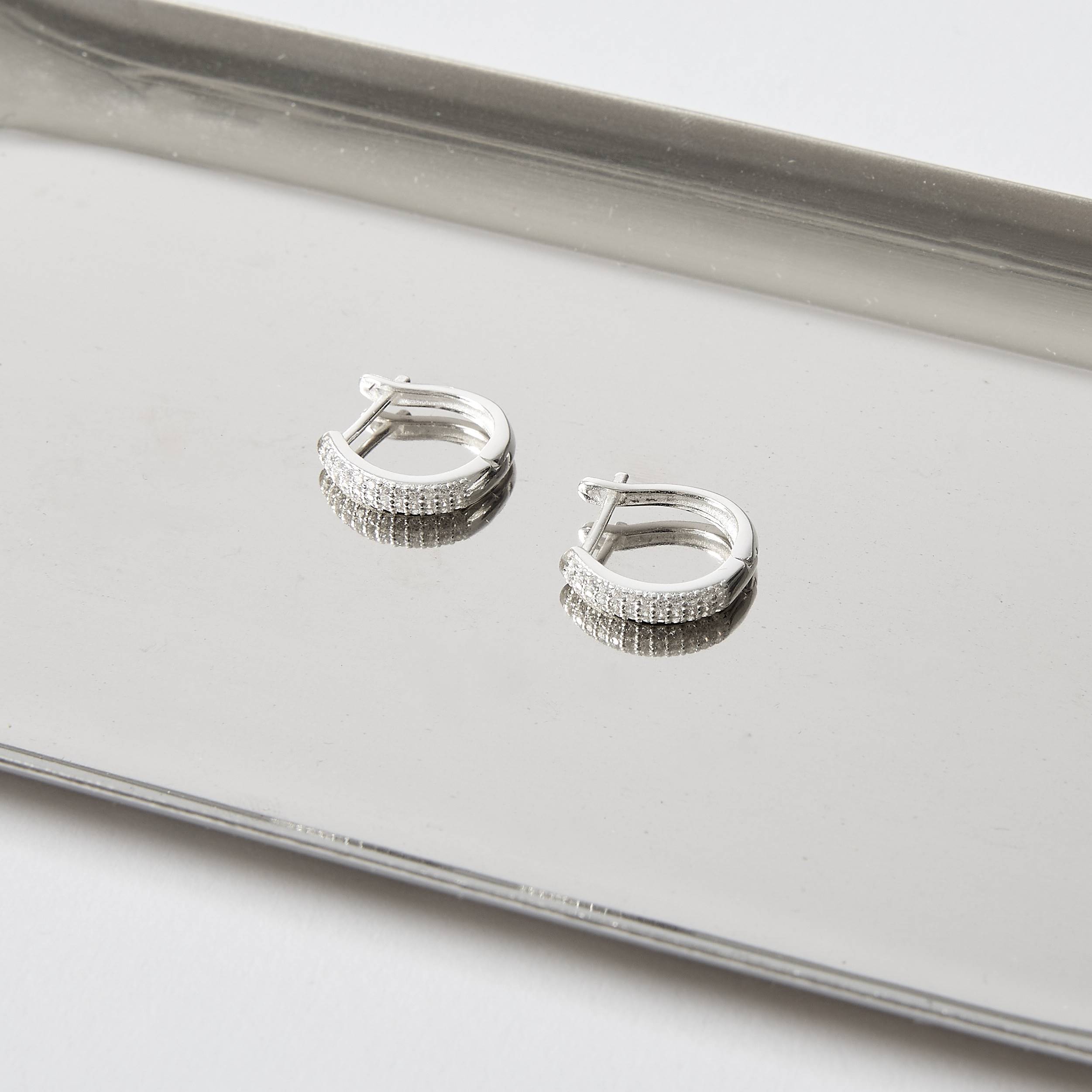 Argola click 13mm triplo cravejado cristal