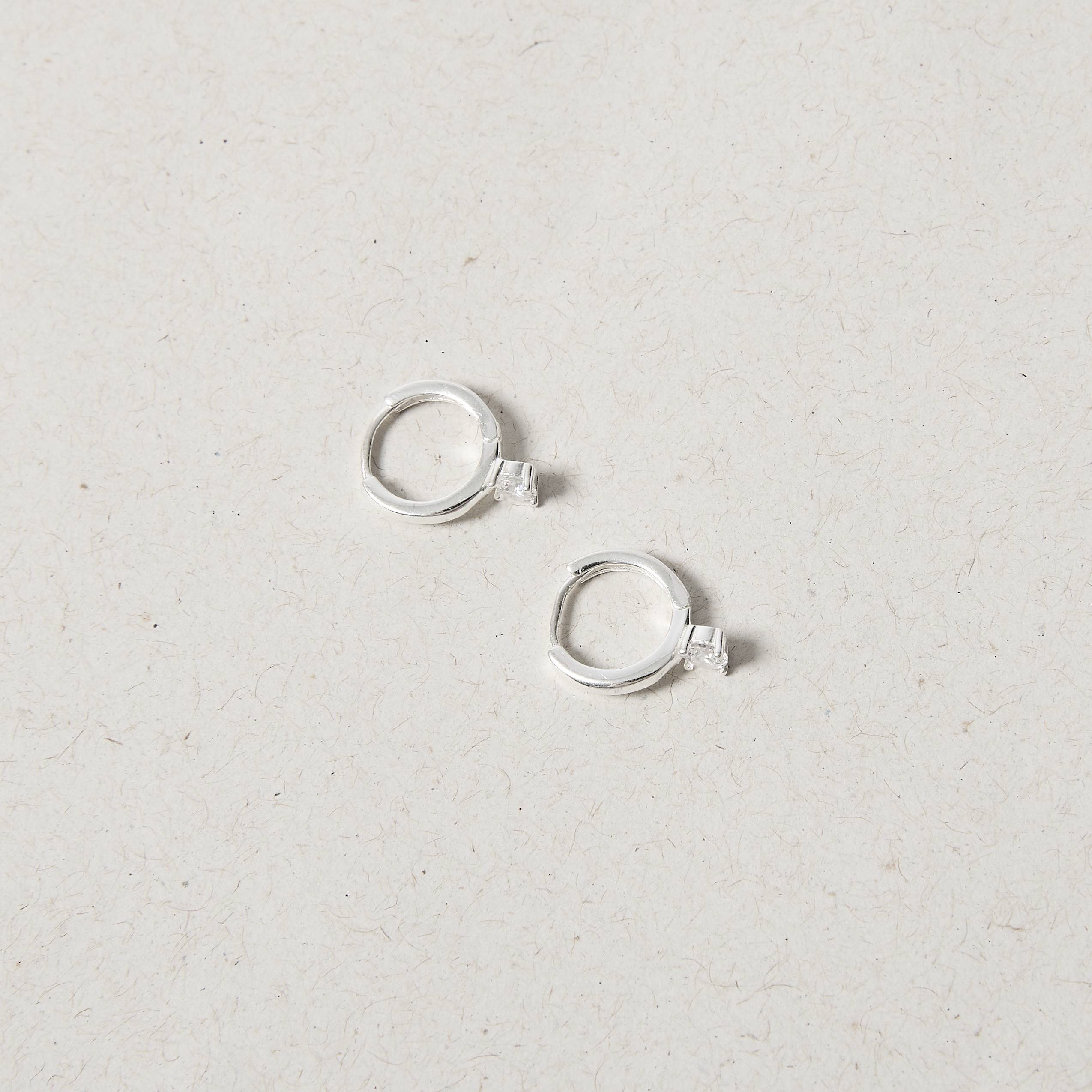 Imagem Secundária Argola click detalhe zircônia 12mm 