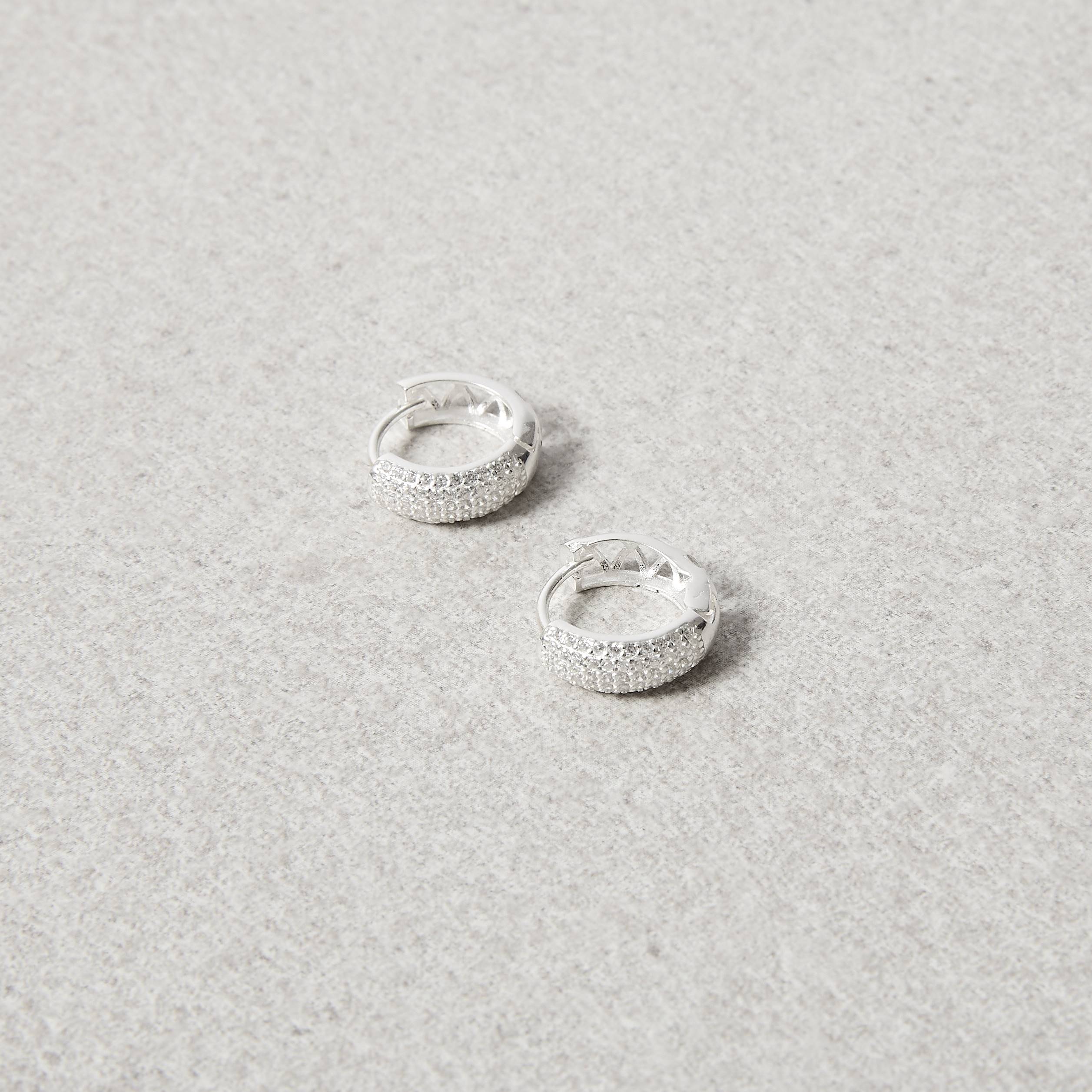 Imagem Argola click larga cravejada 14mm detalhe vazado