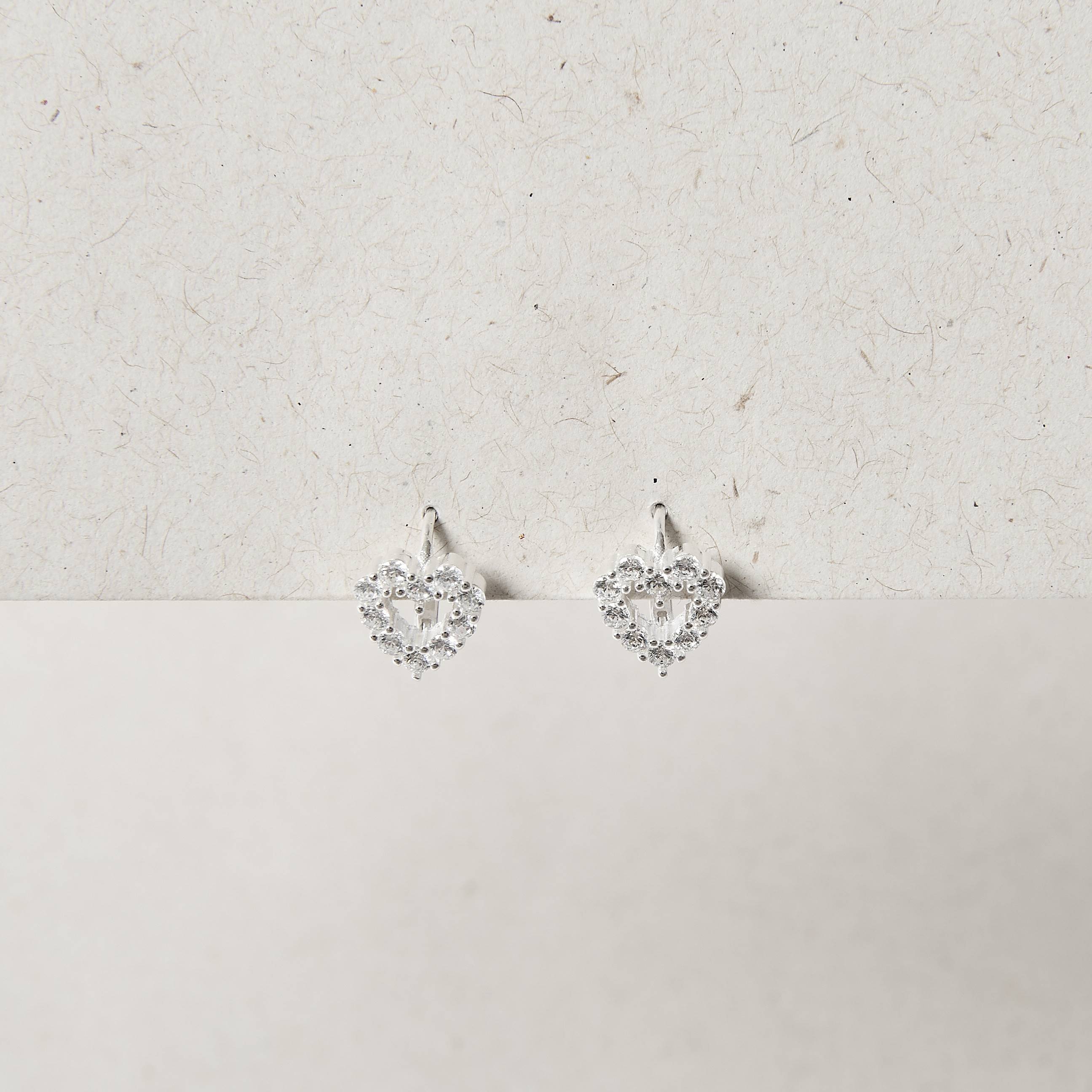 Imagem Argola click coração vazado cravejado 11mm 