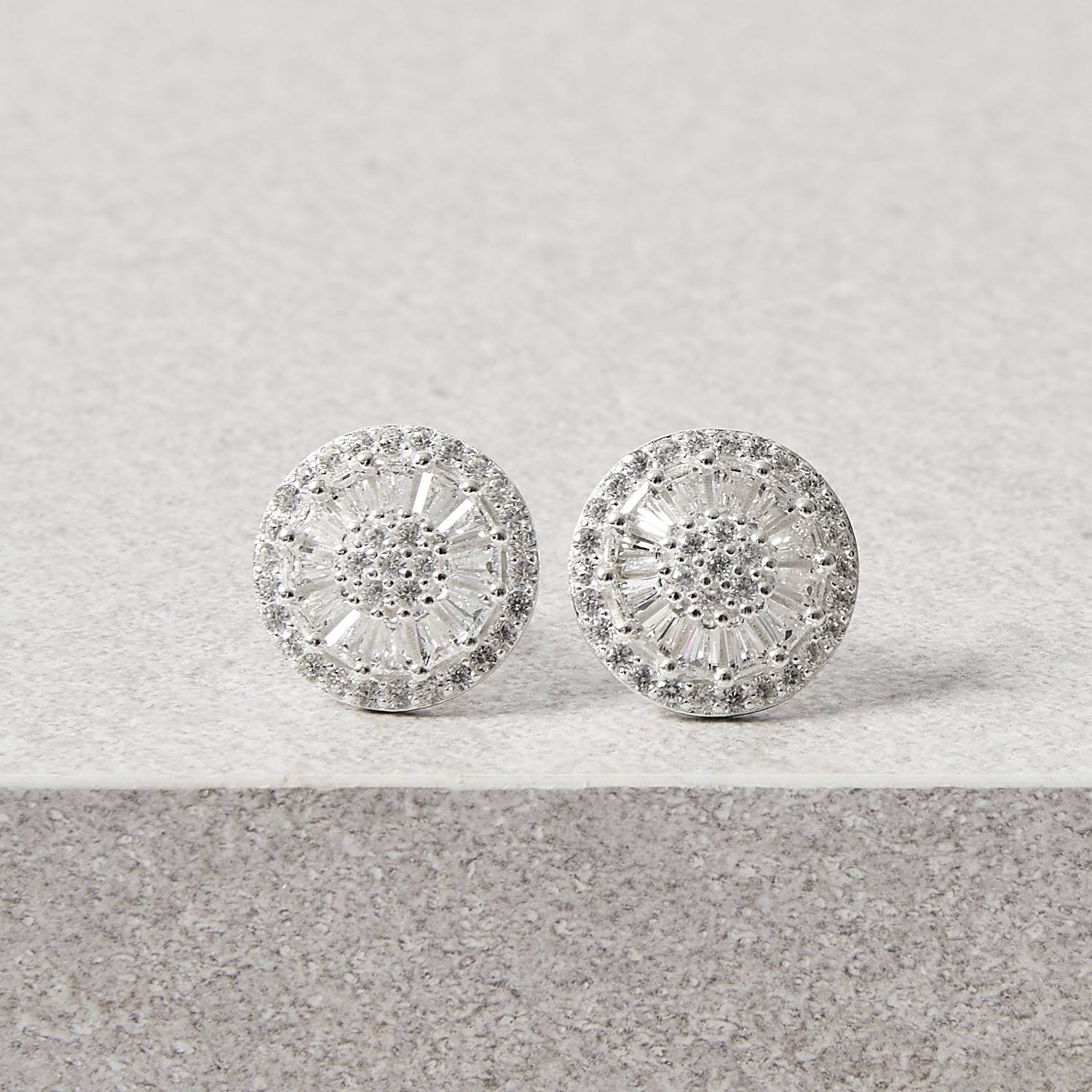 Imagem Brinco botão cravejado 14mm