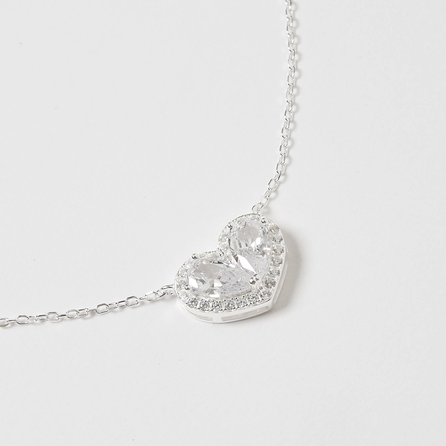 Imagem Secundária Colar coração cravejado caixa alta 15mm corrente cadeado 40+5cm