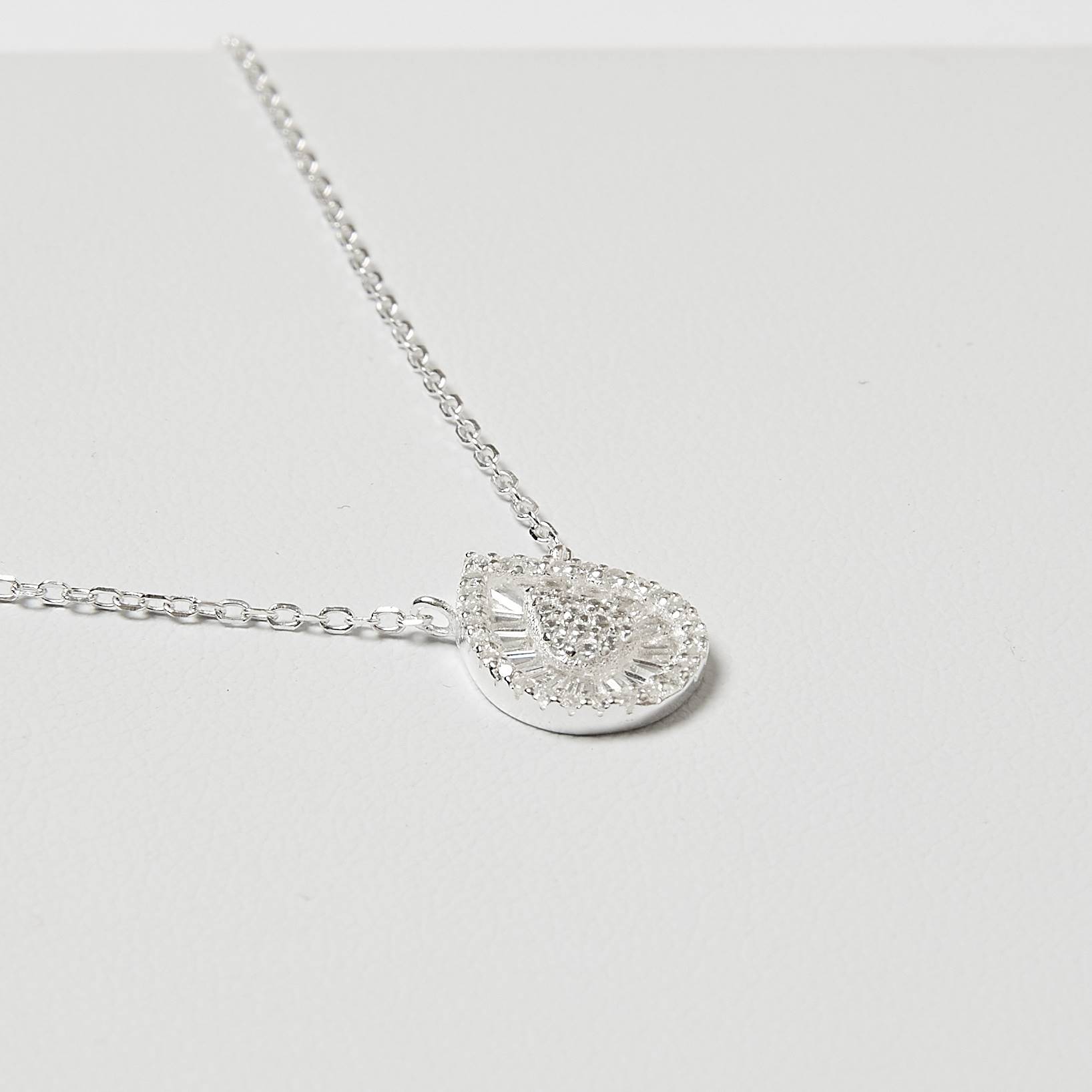 Imagem Secundária Colar gota toda cravejada 13mm corrente cadeado 40+5cm