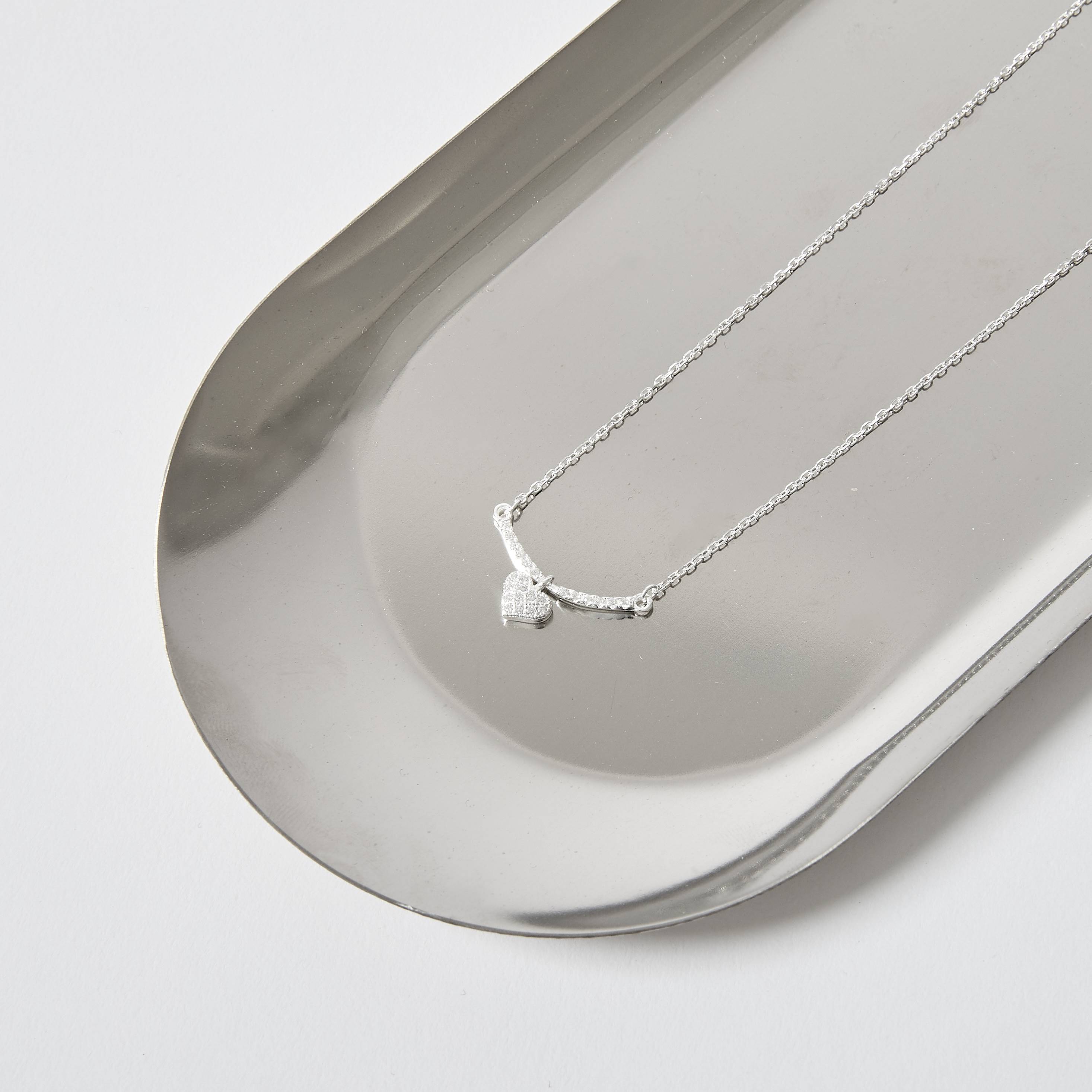 Imagem Colar entremeio curva cravejada 17mm pingente coração cravejado 50cm