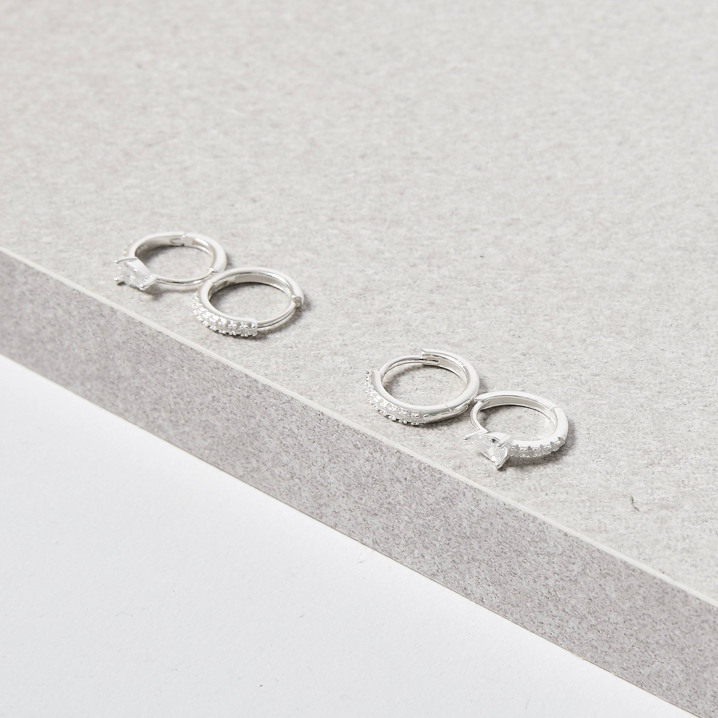 Dupla argolas click zircônia gota 12mm e cravejada 13mm