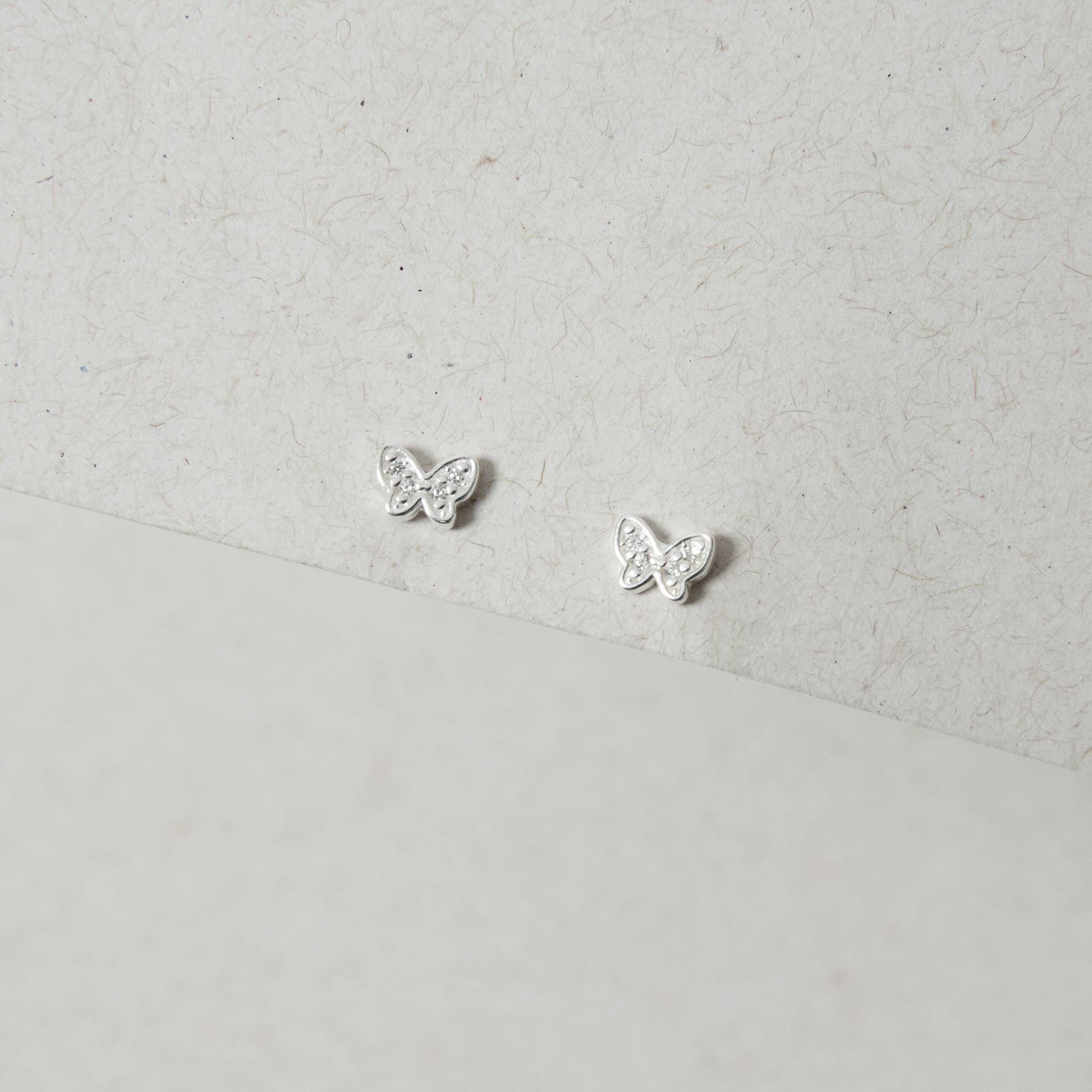 Imagem Brinco infantil borboleta cravejada 6mm tarraxa baby