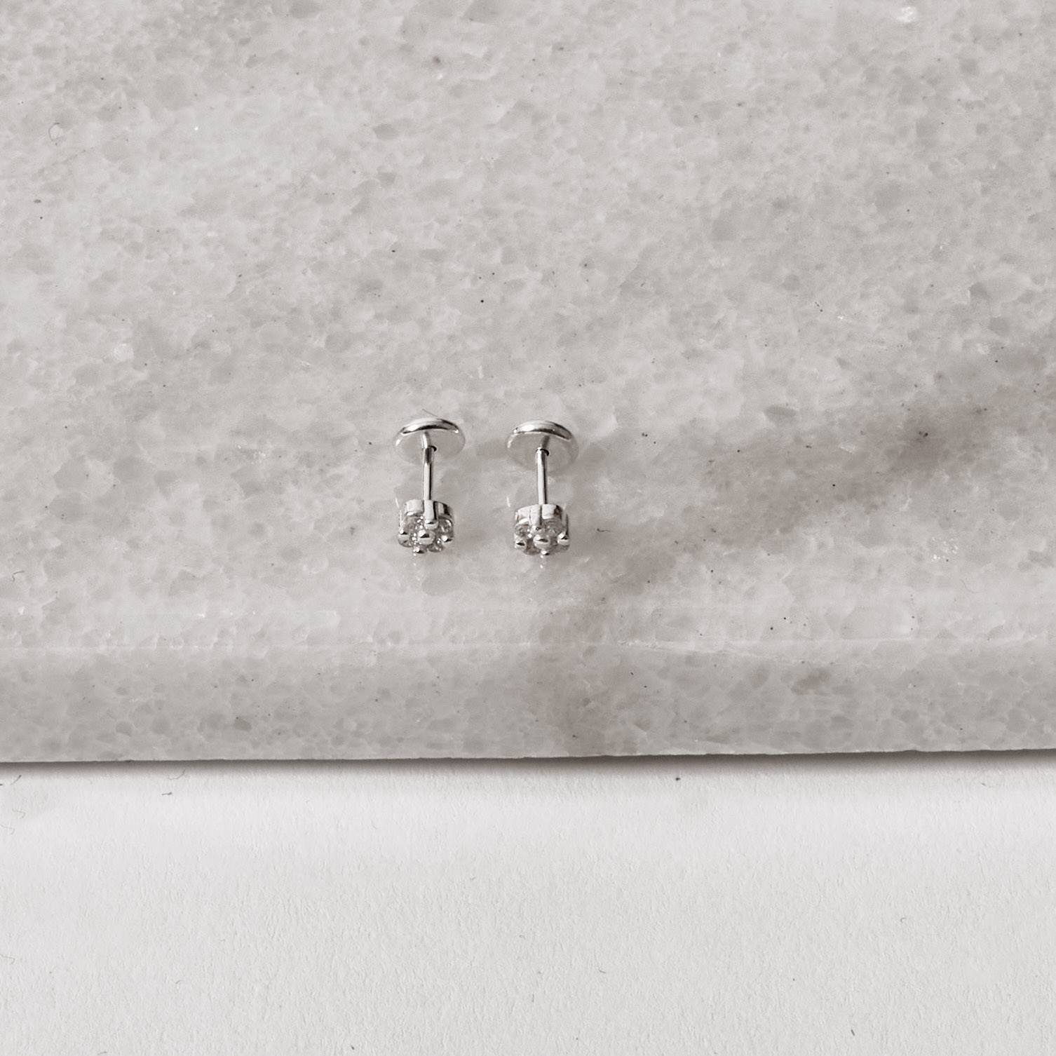 Imagem Secundária Brinco infantil quadrado cravejado 4mm tarraxa baby