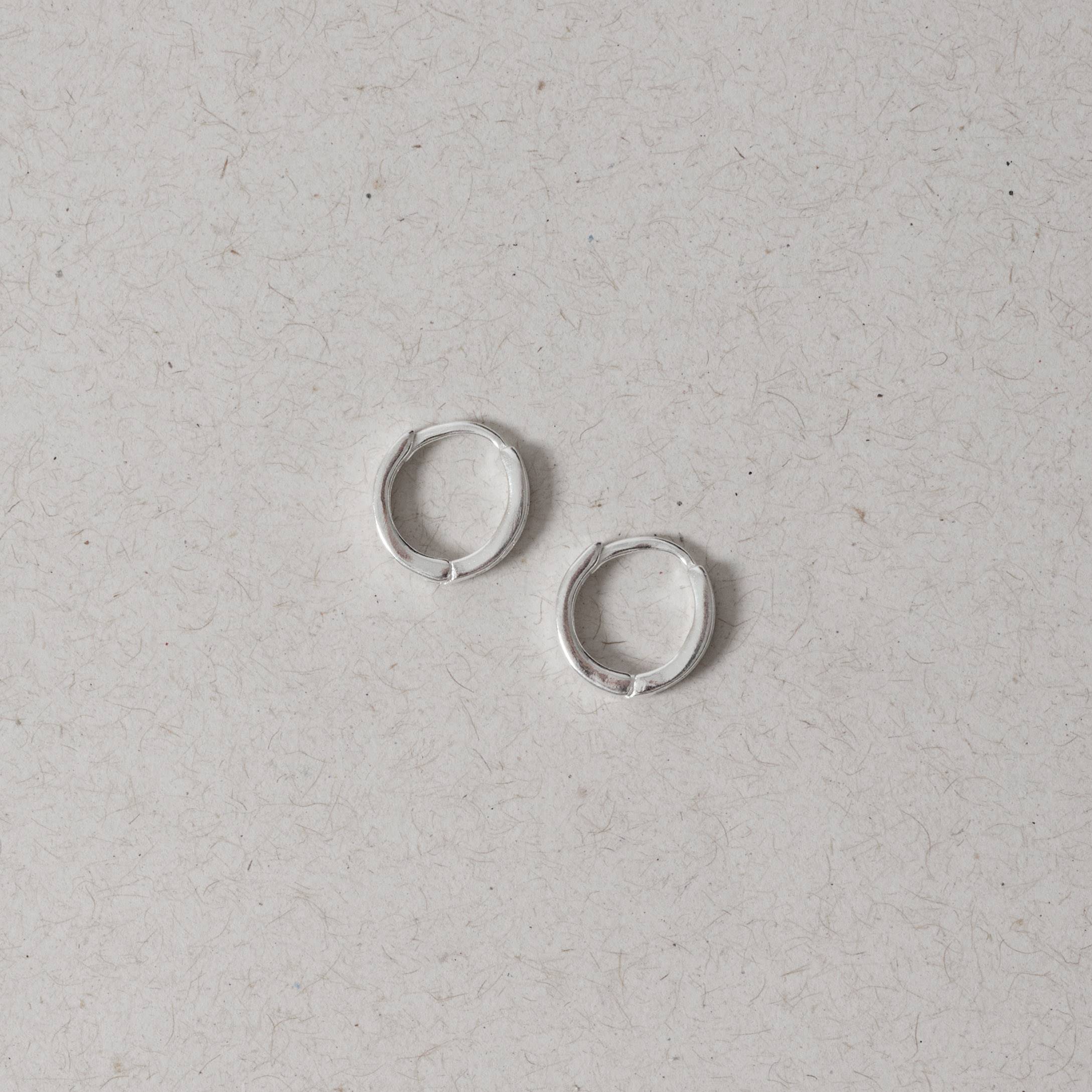 Imagem Secundária Argola click 10mm cravejada fio quadrado