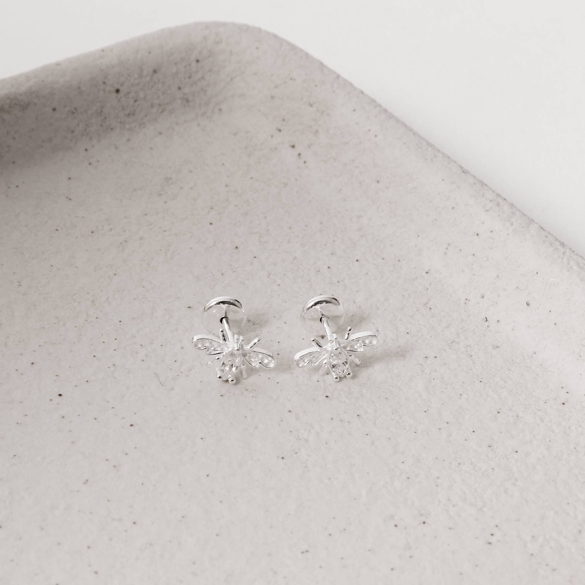 Imagem Brinco infantil abelha com zircônia 10mm tarraxa baby