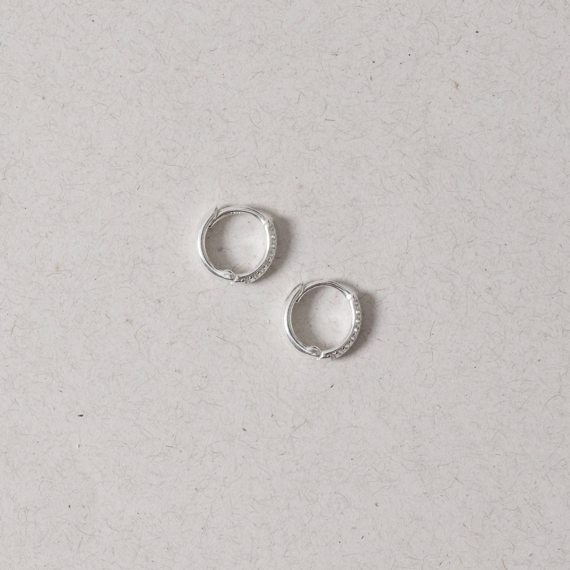 Argola click 11mm cravejado duplo 