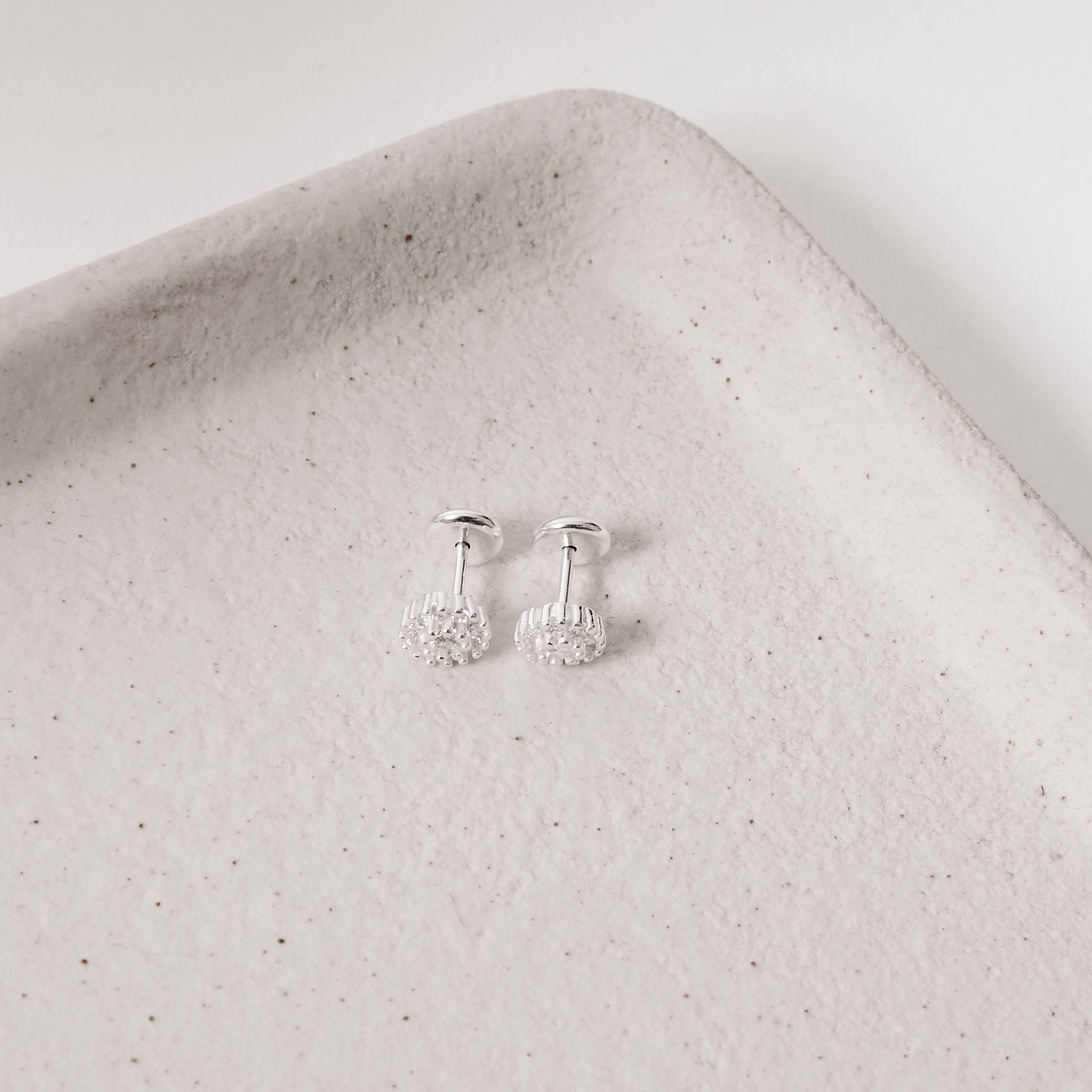 Imagem Secundária Brinco infantil botão cravejado 6mm tarraxa baby